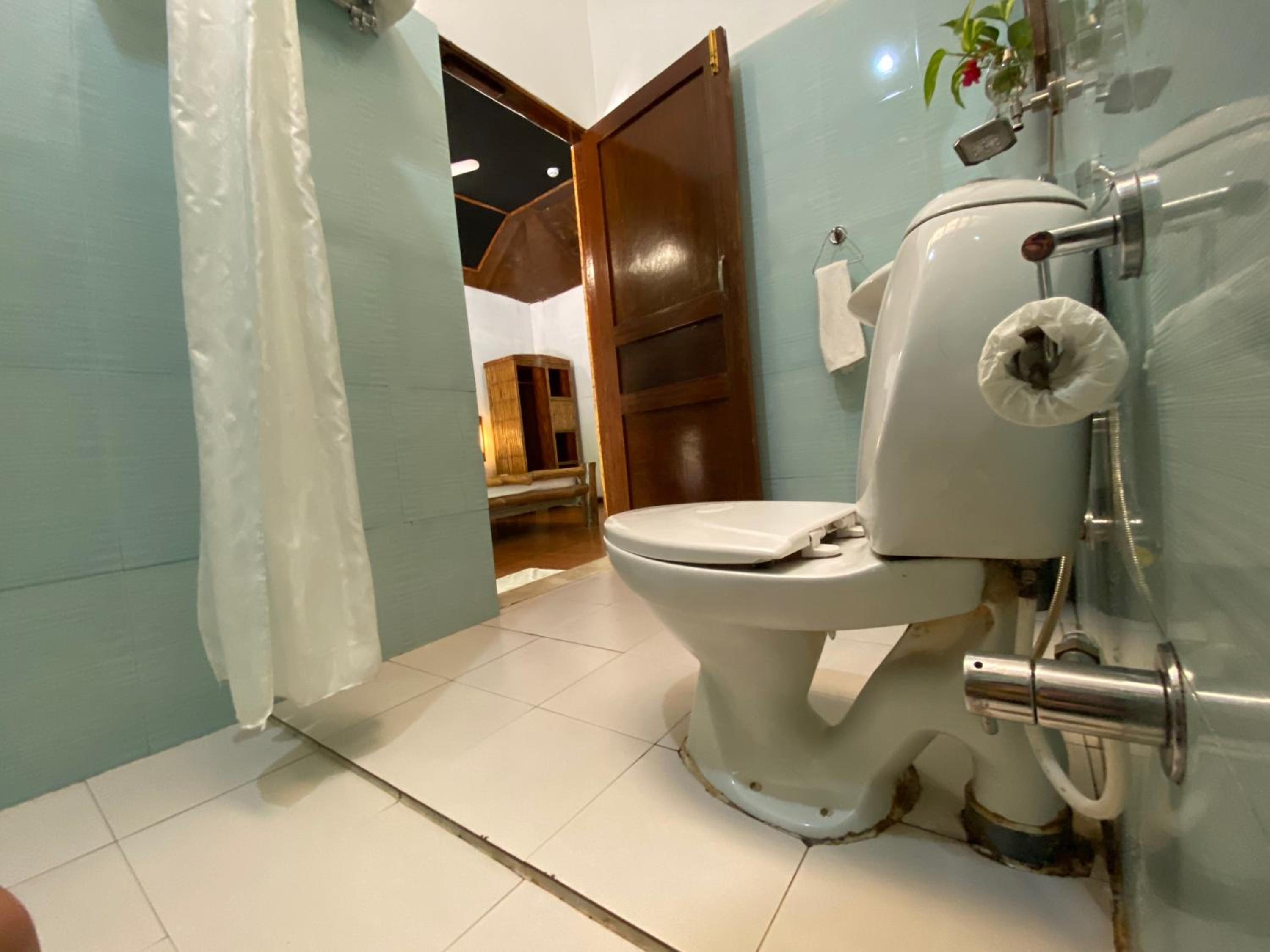 Standard Double Room - Photo 8