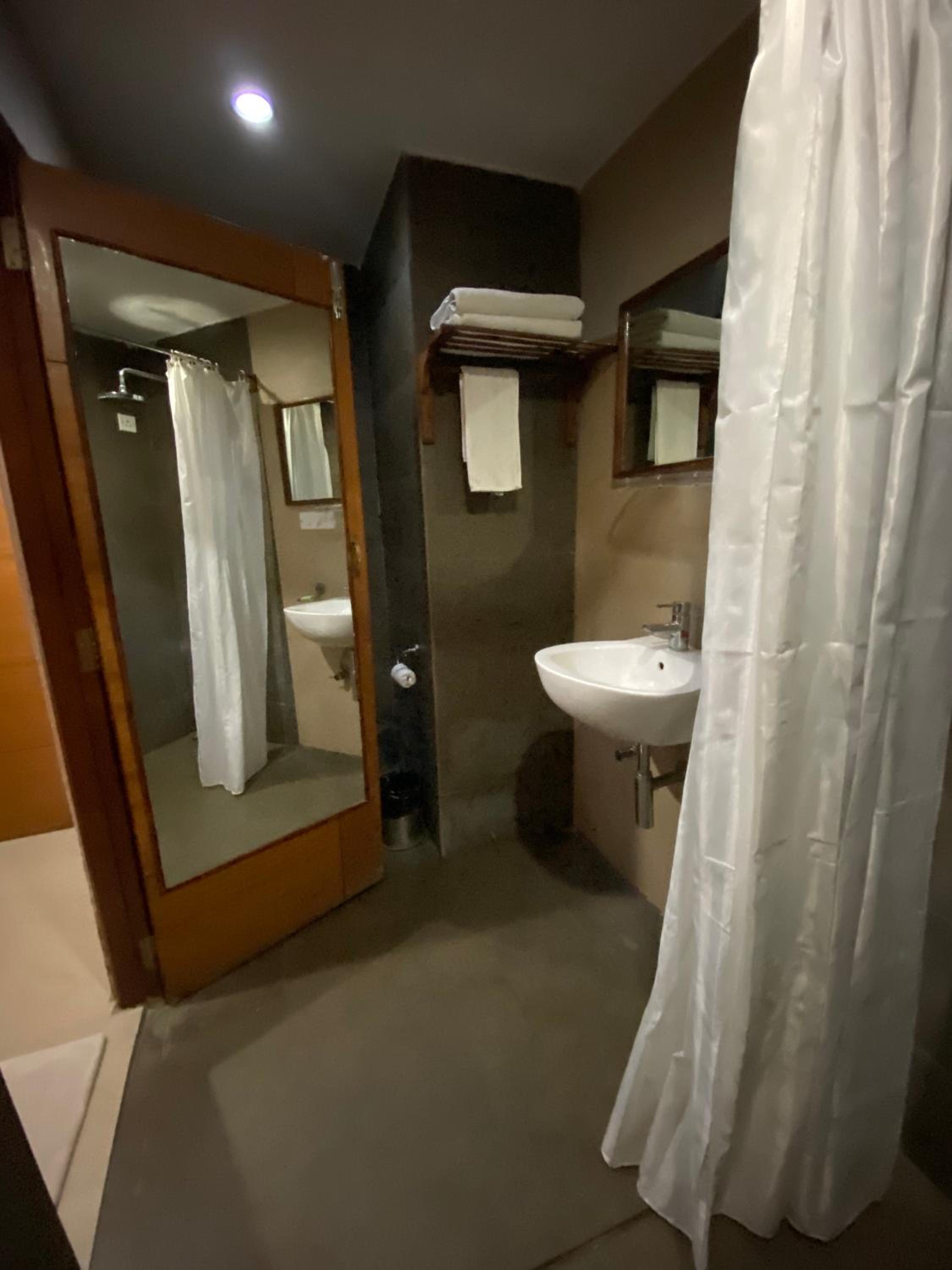Deluxe Double Room - Photo 8