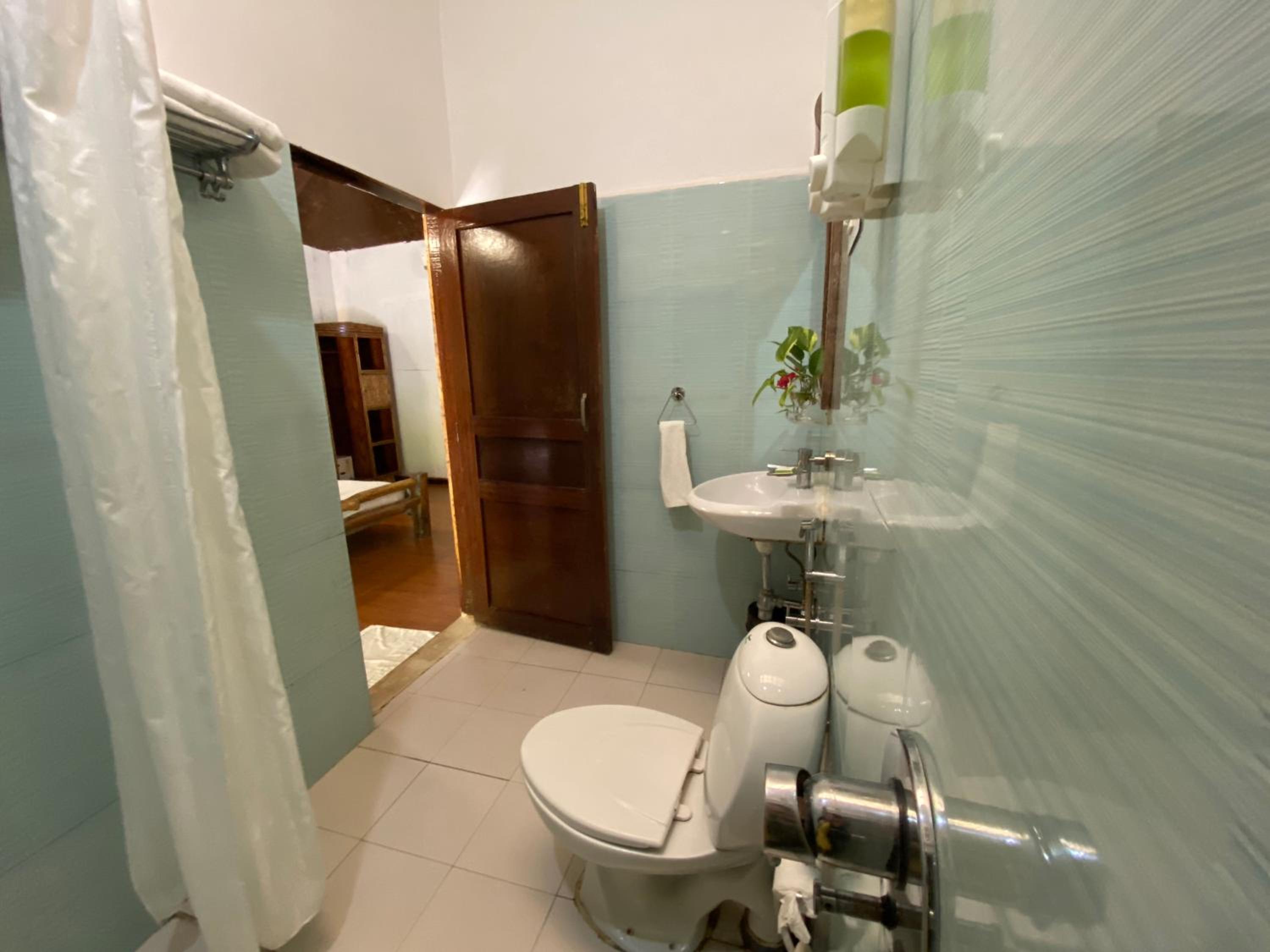Standard Double Room - Photo 9