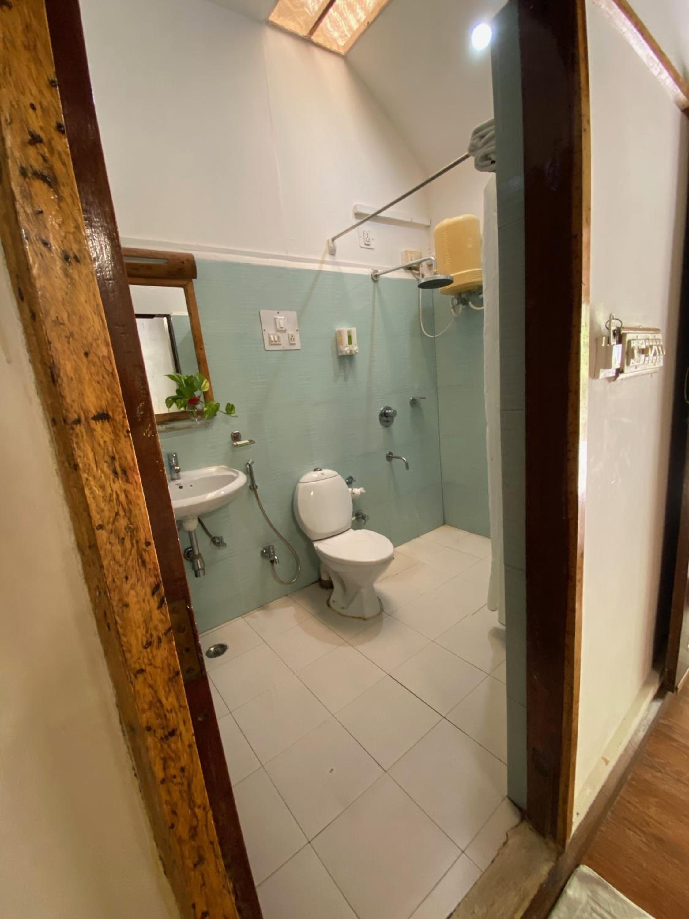 Standard Double Room - Photo 7