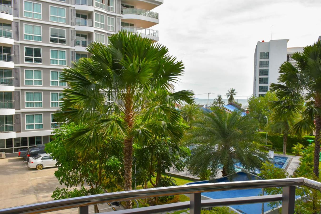 Apartment with Pool View  photo 3