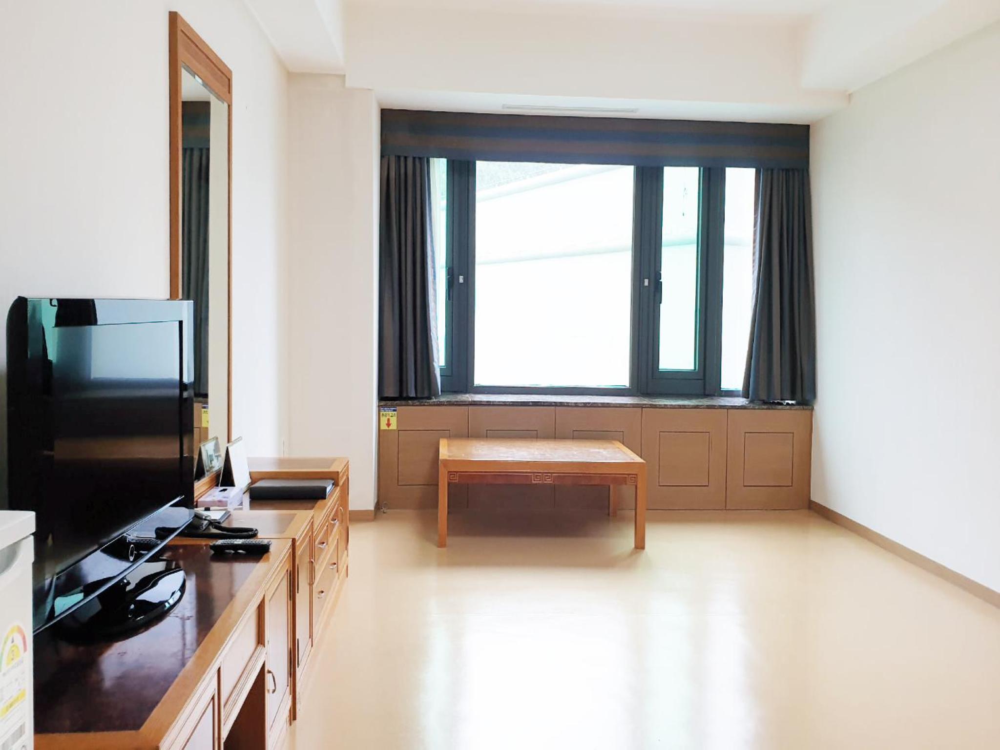 Ondol Room Without View