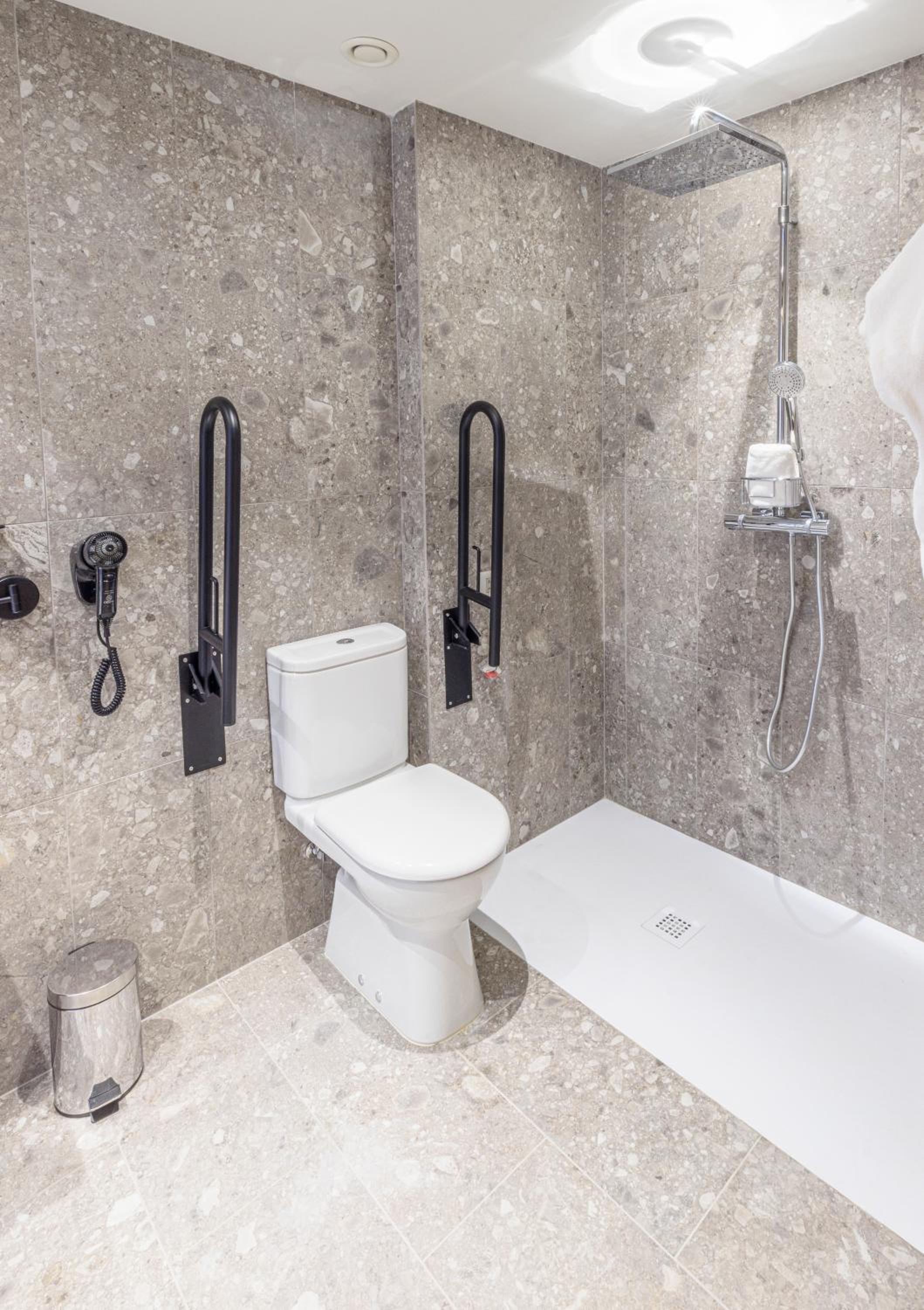 Double Room - Disability Access - Photo 9