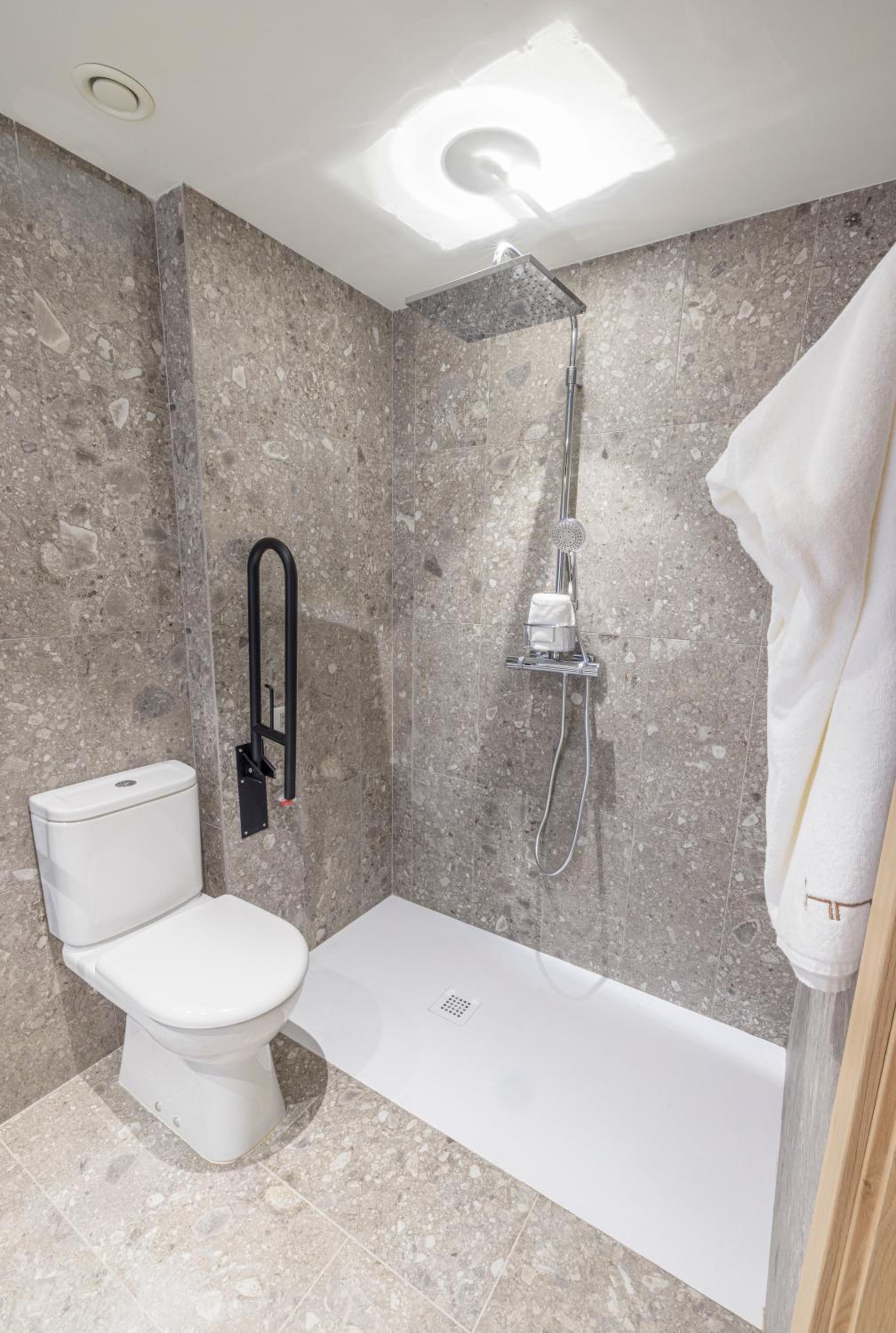 Double Room - Disability Access - Photo 2