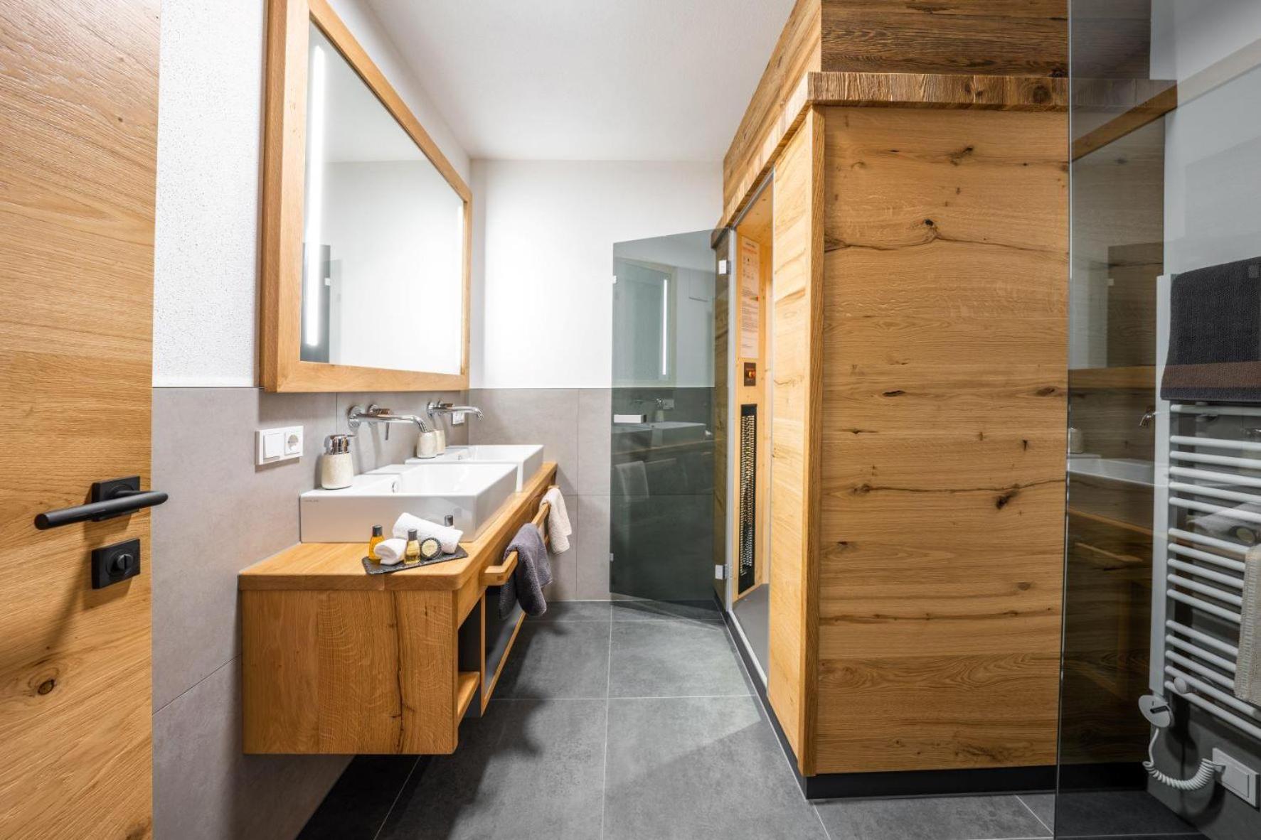 Two-Bedroom Apartment with Shower  photo 2