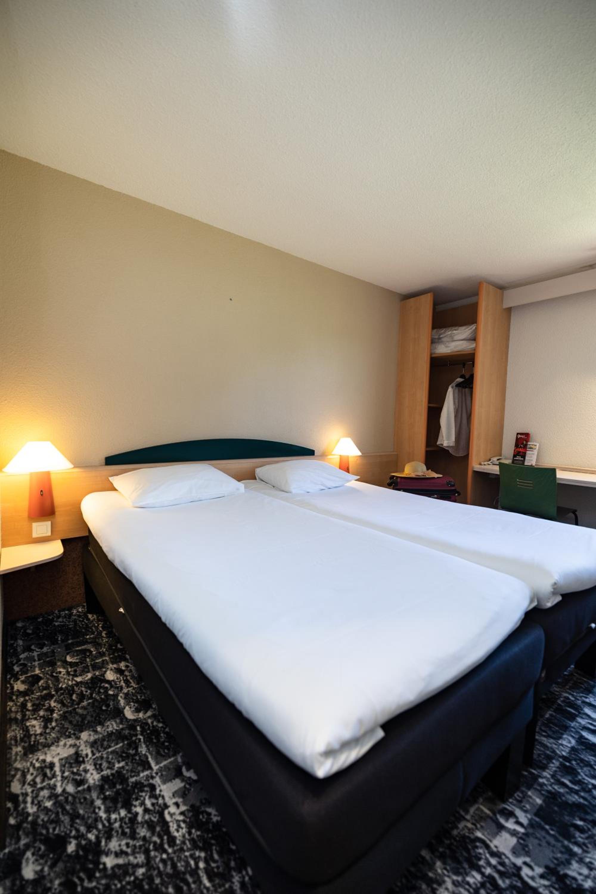 Standard Twin Room photo 2