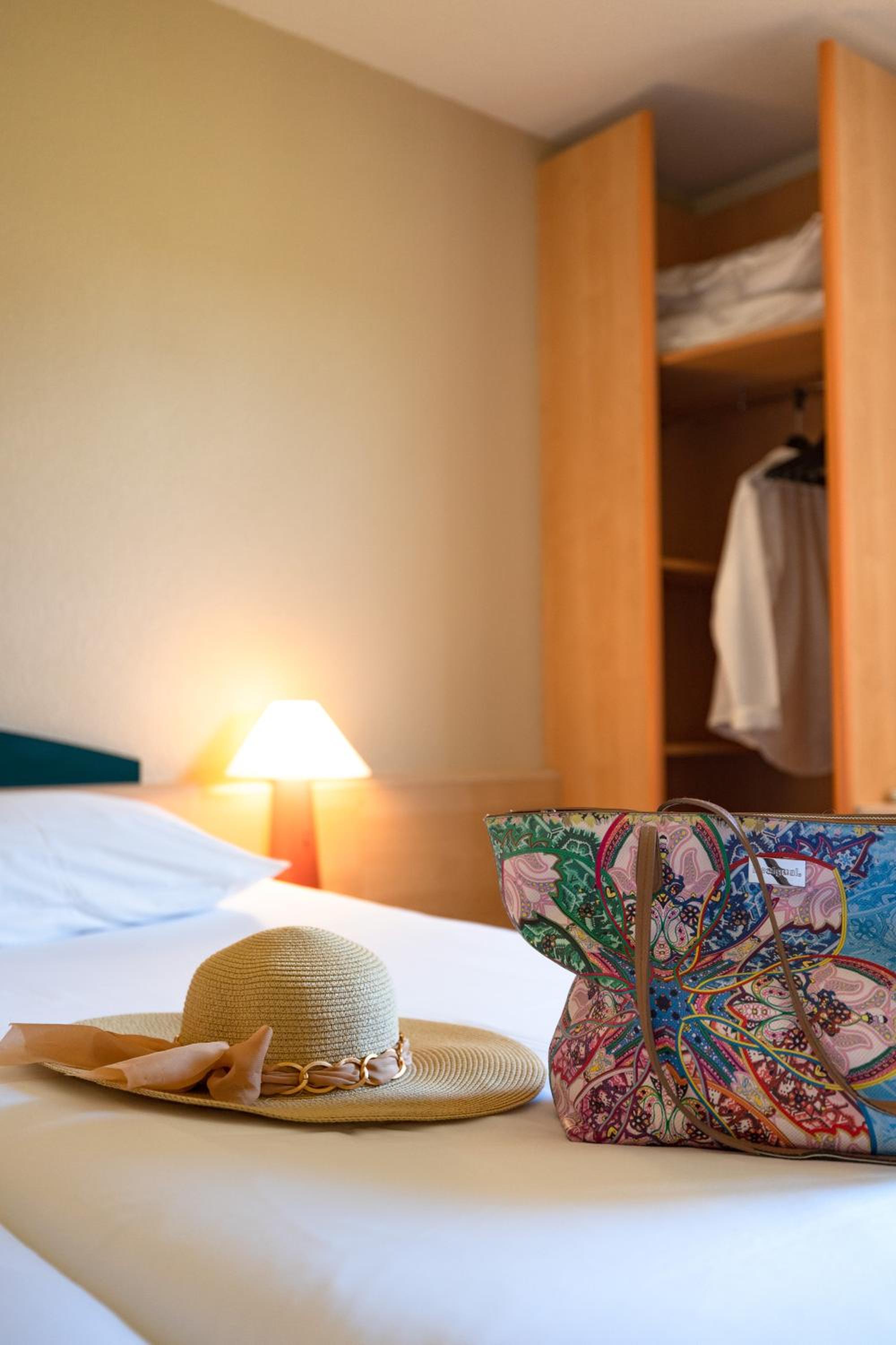 Standard Twin Room photo 3