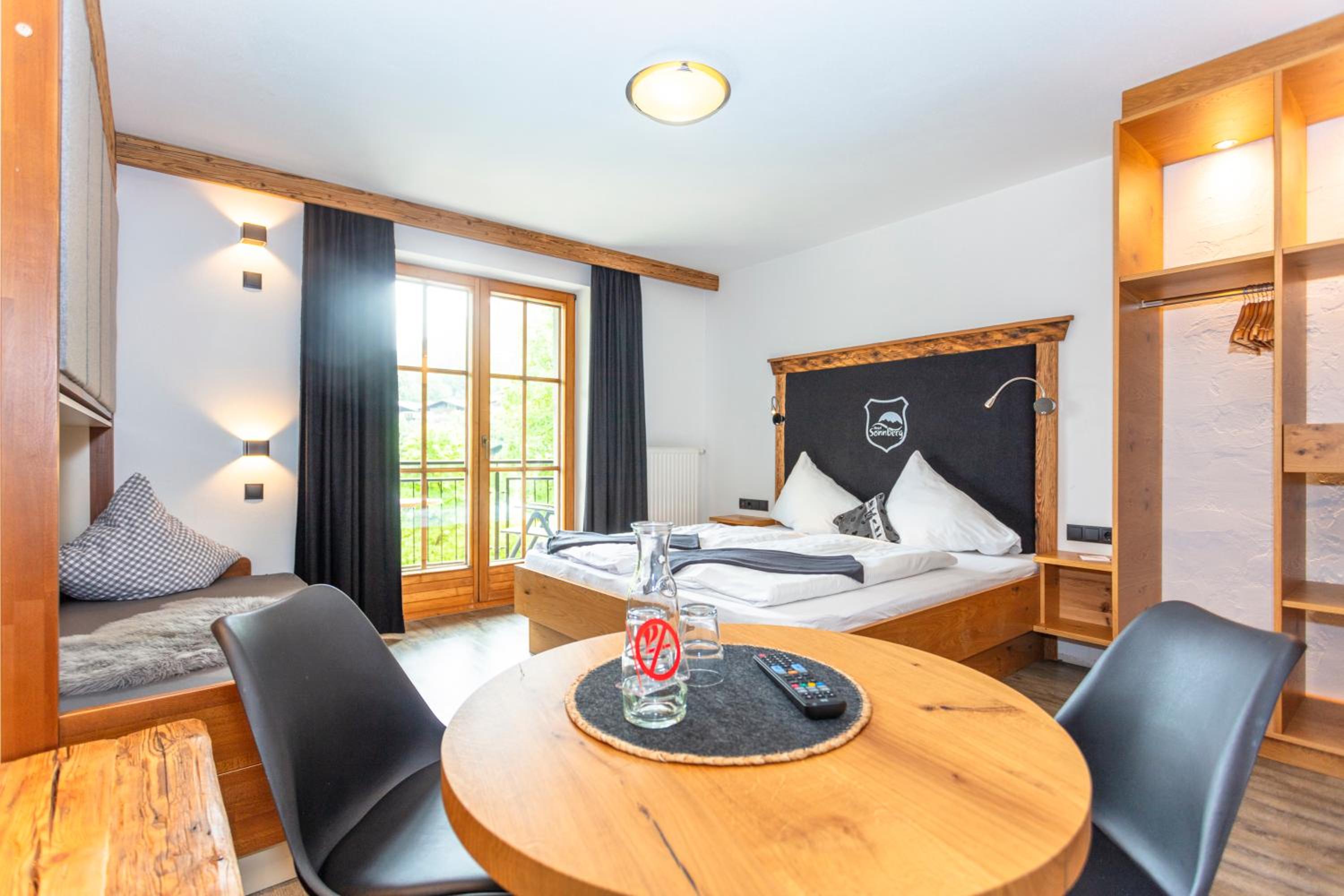 Quadruple Room with Balcony photo 3