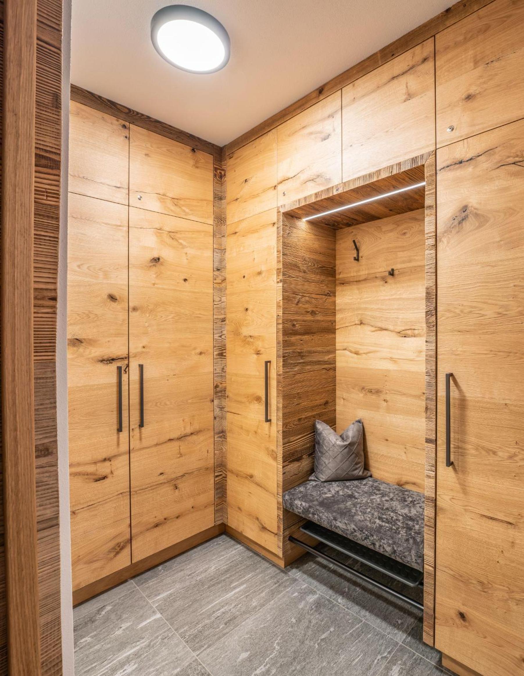 One-Bedroom Apartment with Shower photo 3