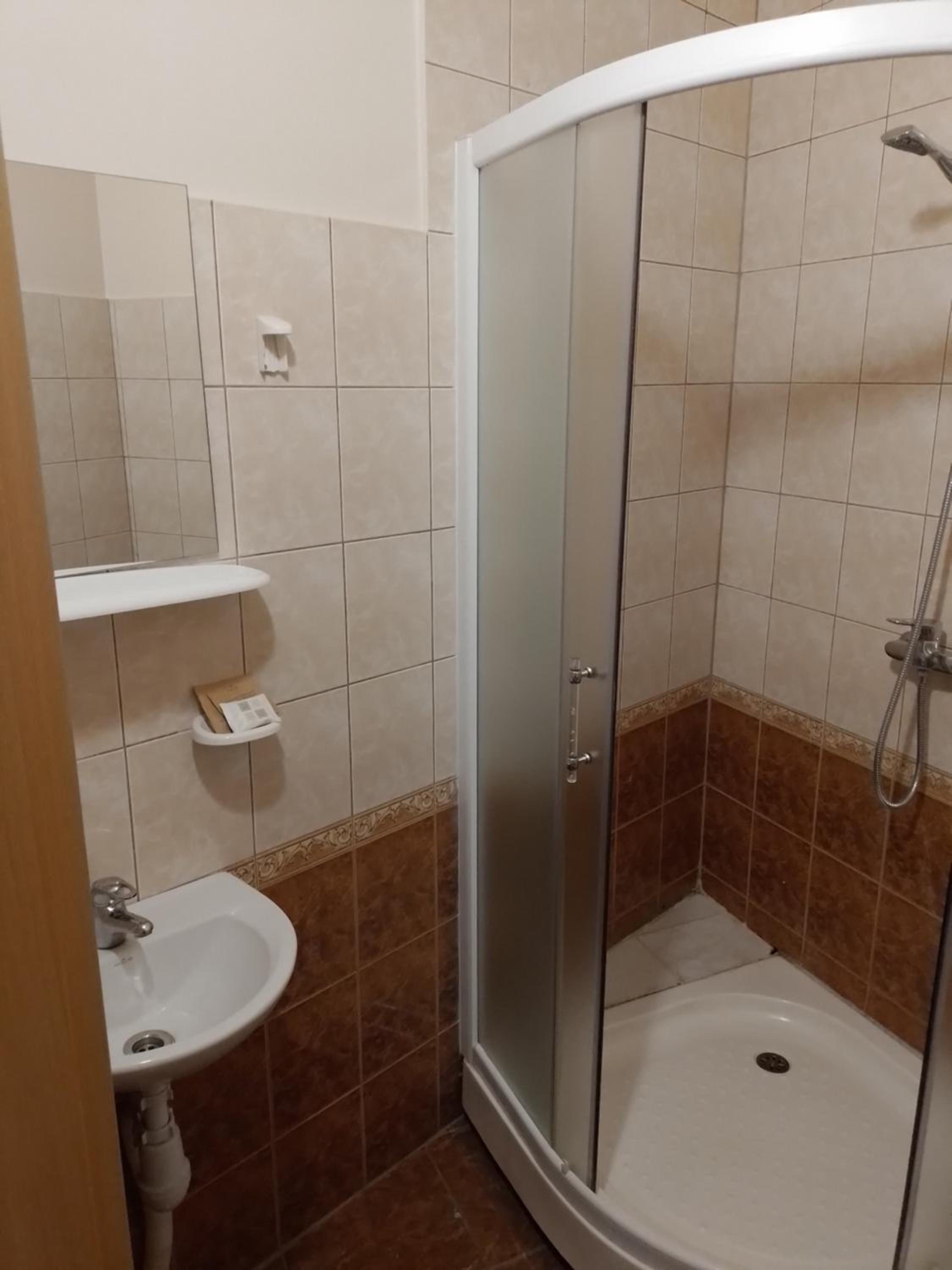 Large Double or Twin Room - Photo 3