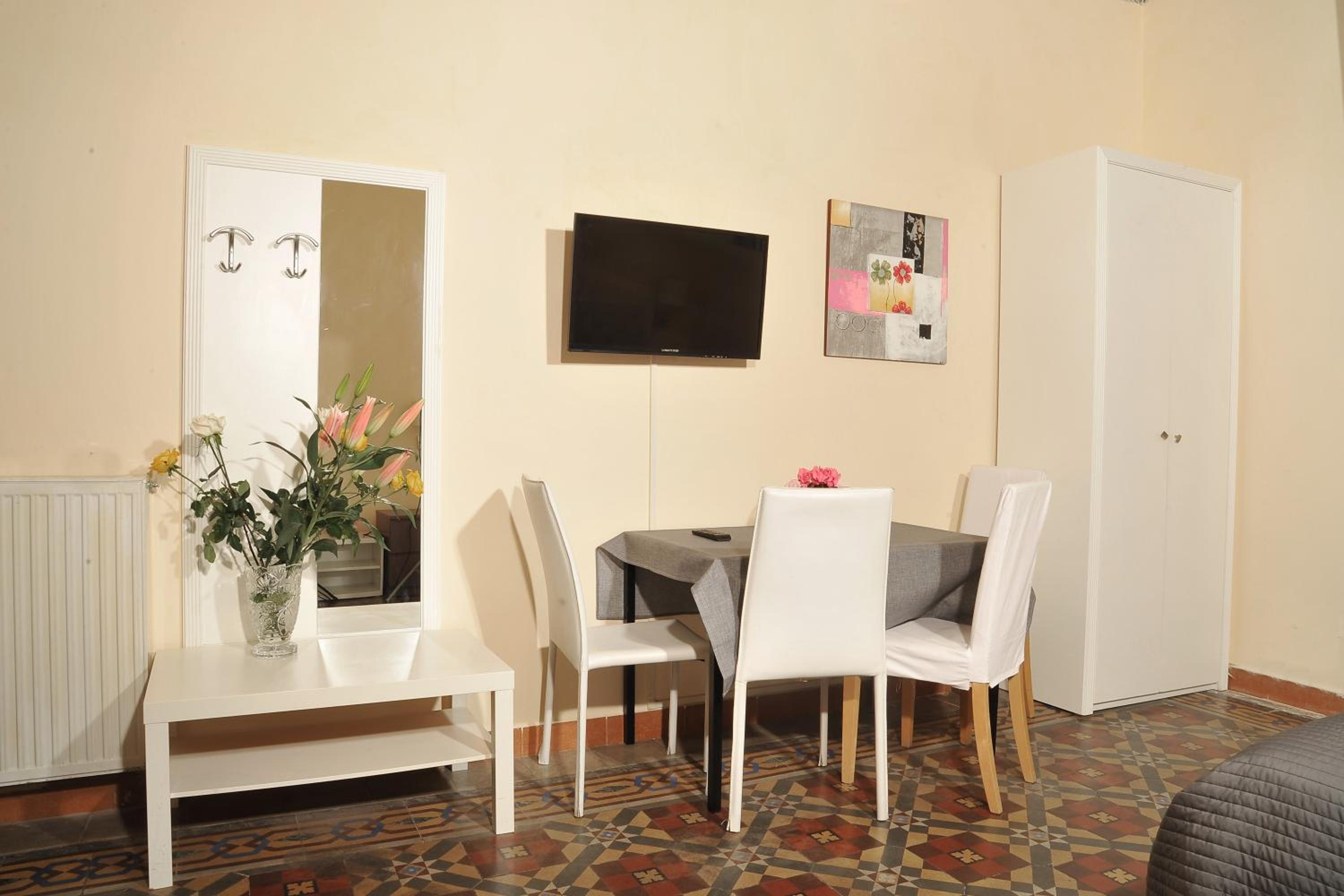 Apartment photo 2