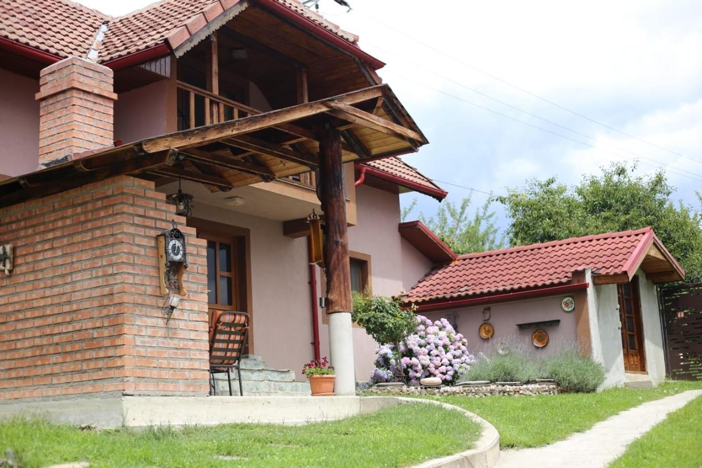 Three-Bedroom House photo 2