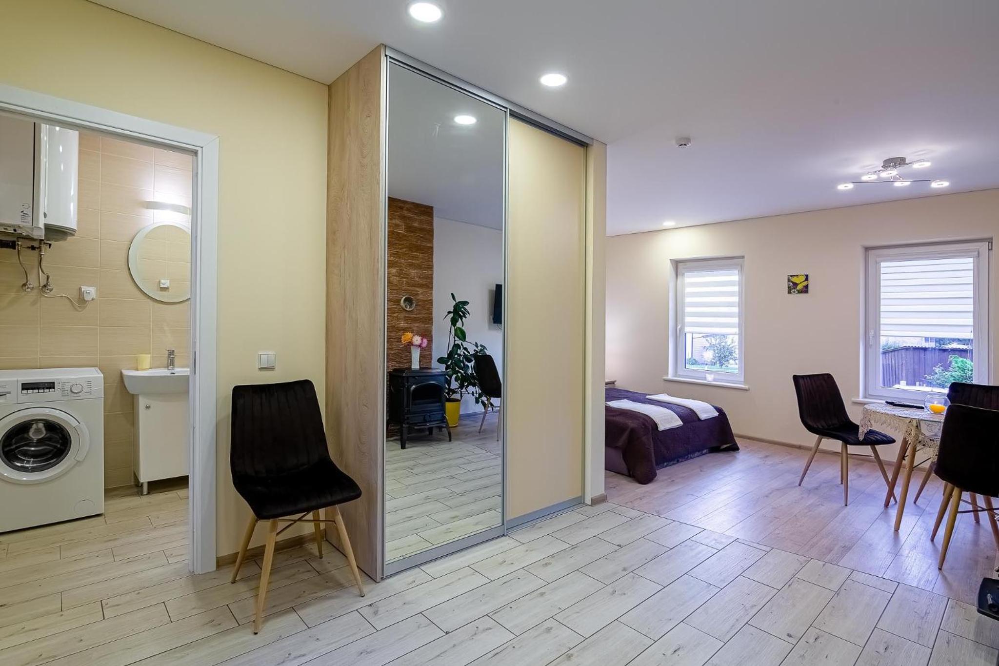 One-Bedroom Apartment - Photo 2