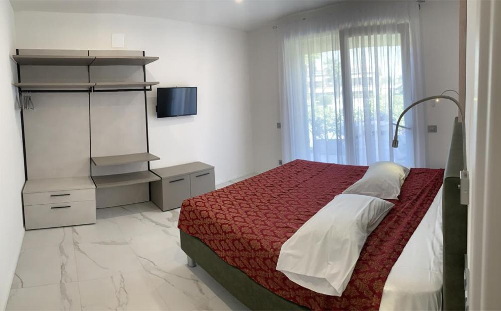 Deluxe Two Bedroom Apartment -Dependance Swimming pool view   photo 1