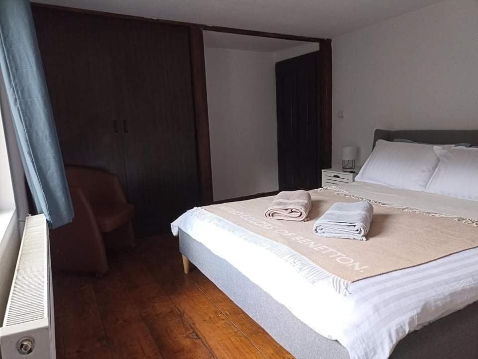 Large Double Room photo 2