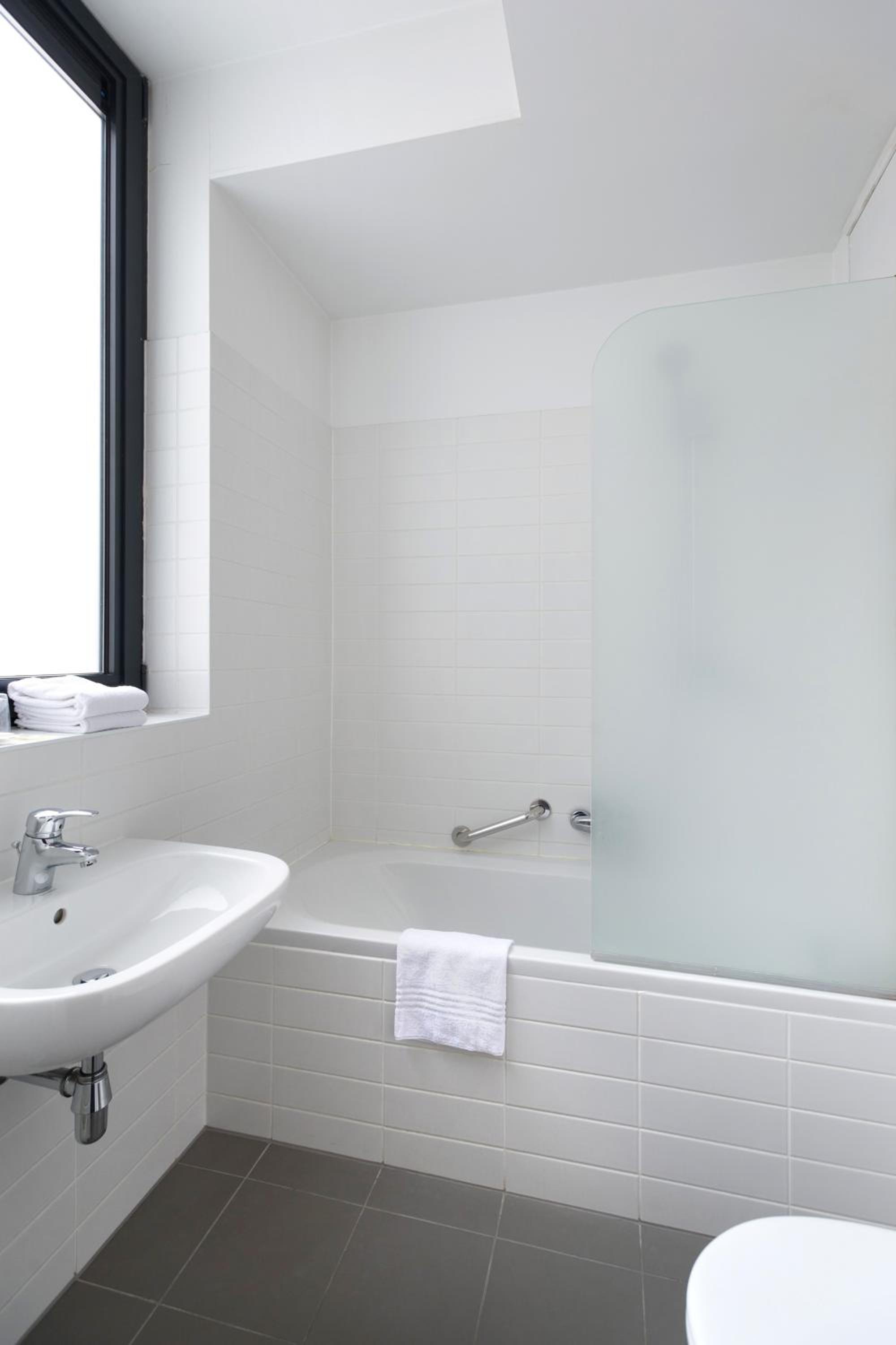 Twin Room - Photo 2