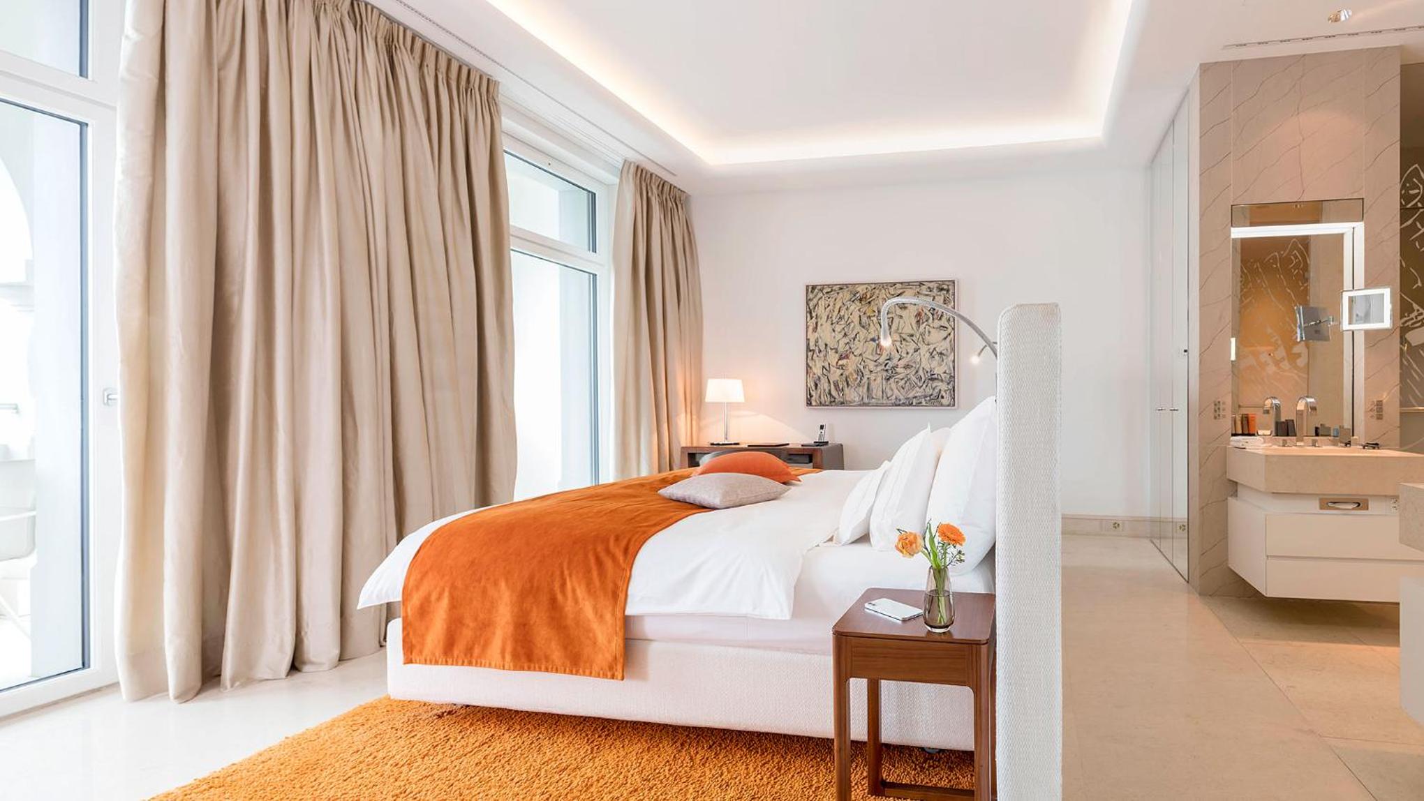 Suite with Lake View - Photo 1