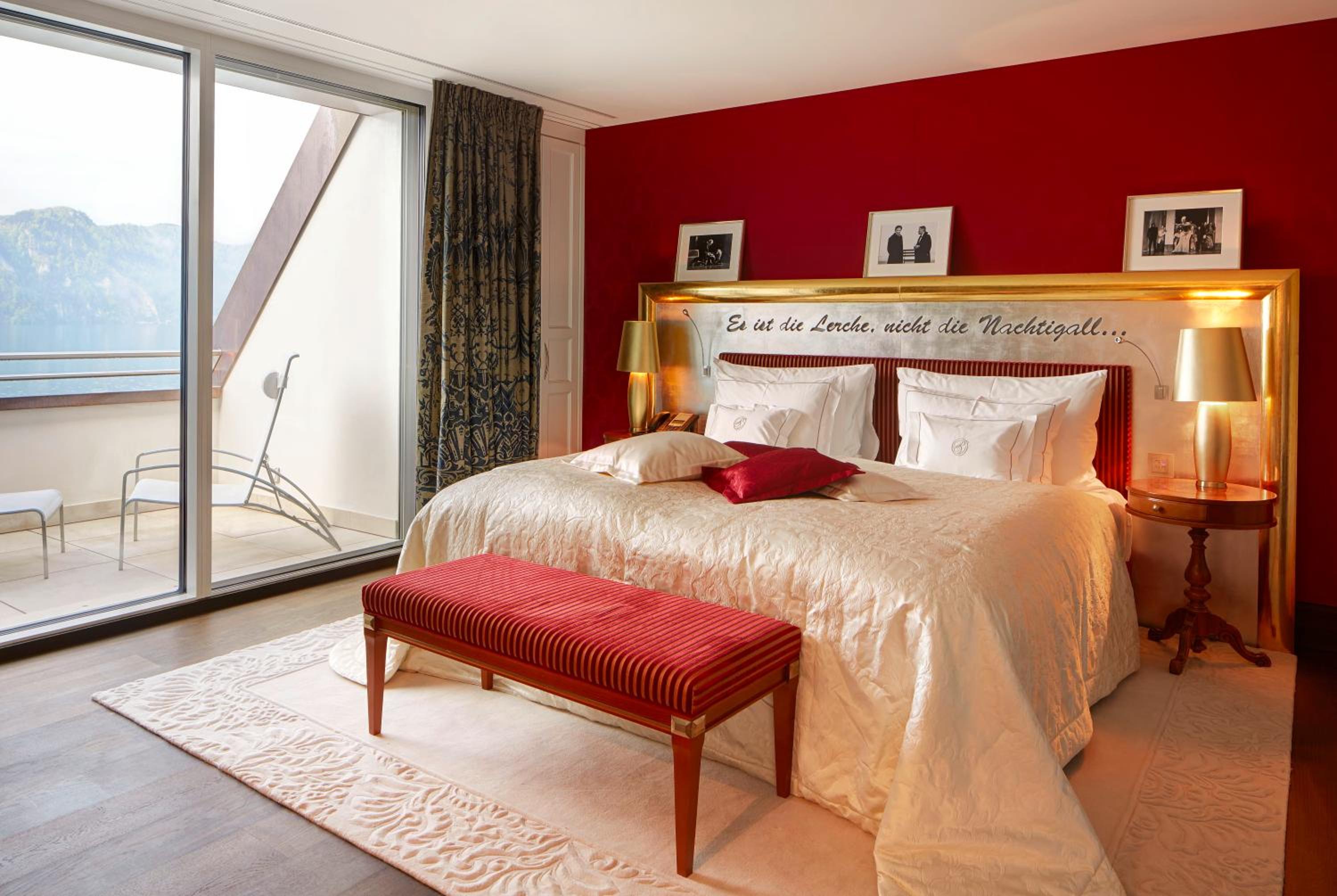 Deluxe Suite with Lake View - Photo 3
