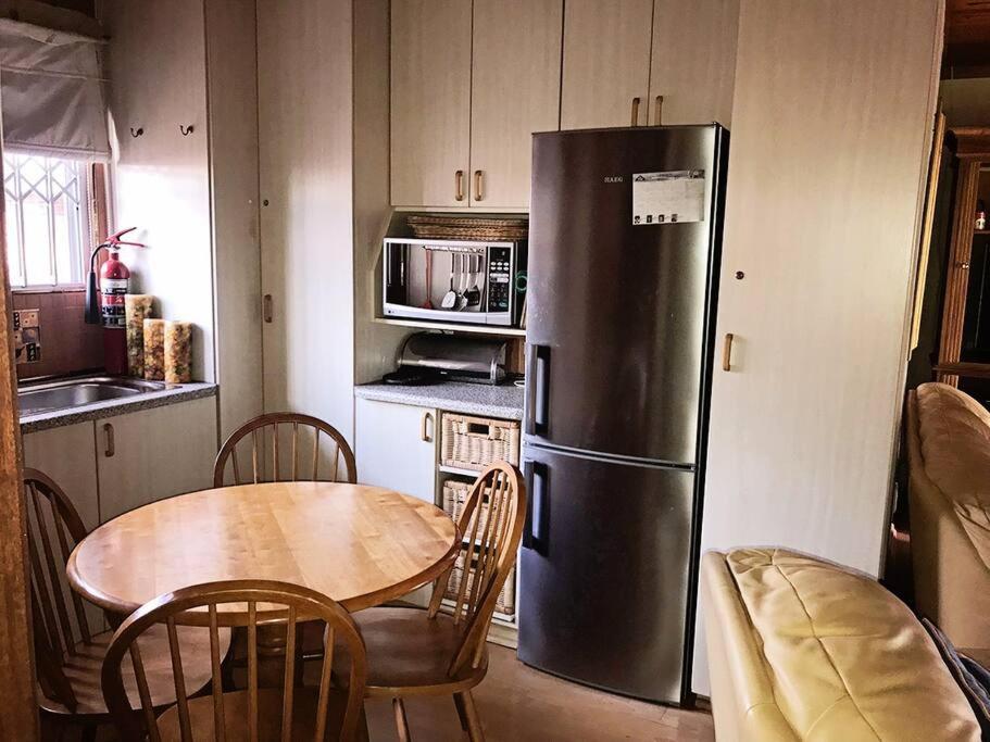 Two-Bedroom House - Photo 3