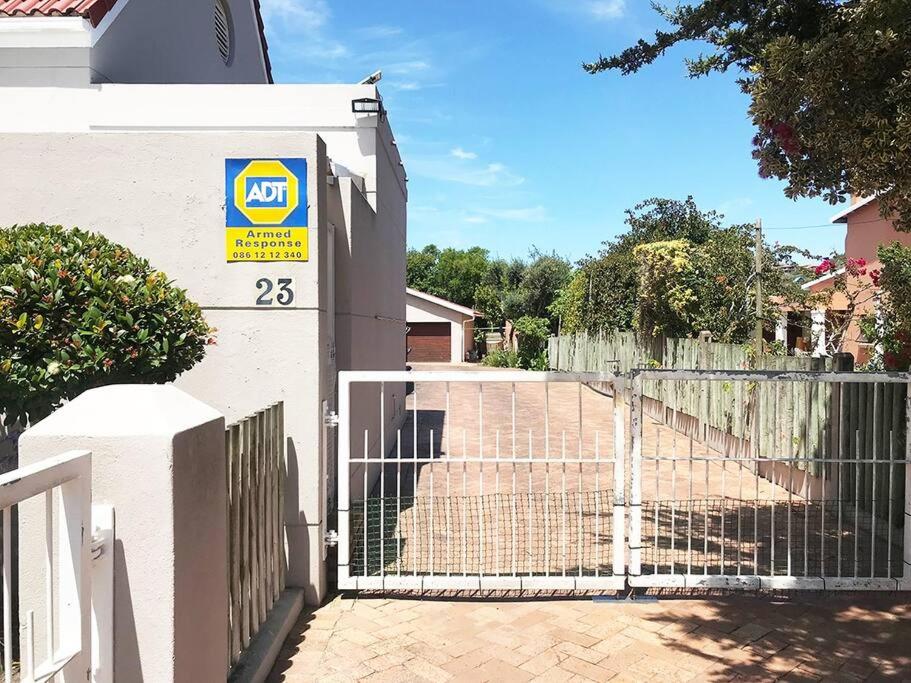 Two-Bedroom House - Photo 7