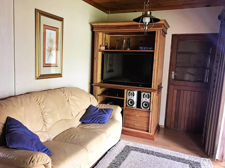 Two-Bedroom House - Photo 14