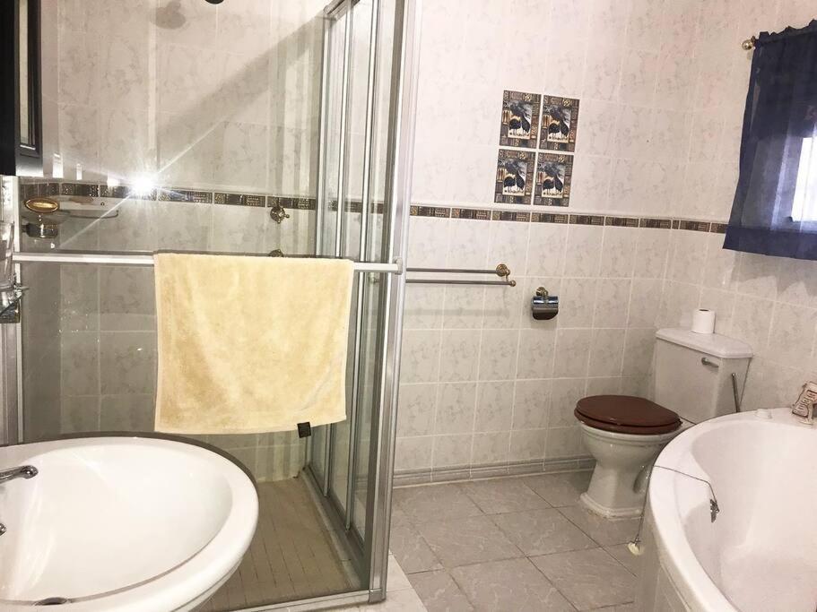 Two-Bedroom House - Photo 18