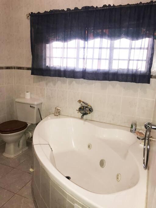 Two-Bedroom House - Photo 20