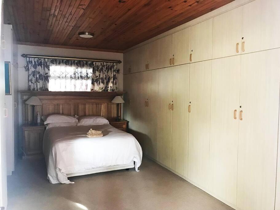 Two-Bedroom House - Photo 24