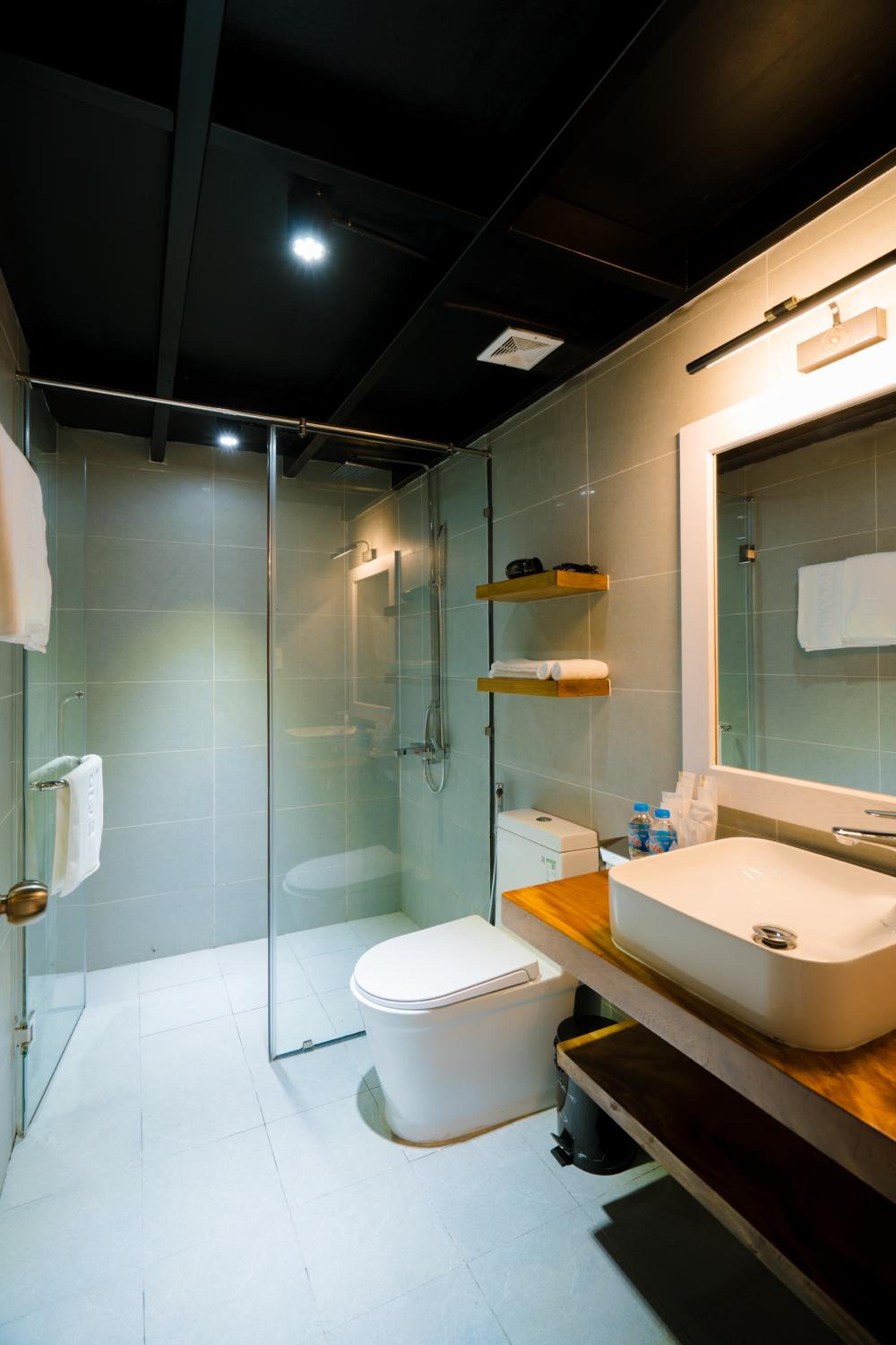 One-Bedroom Apartment - Photo 12