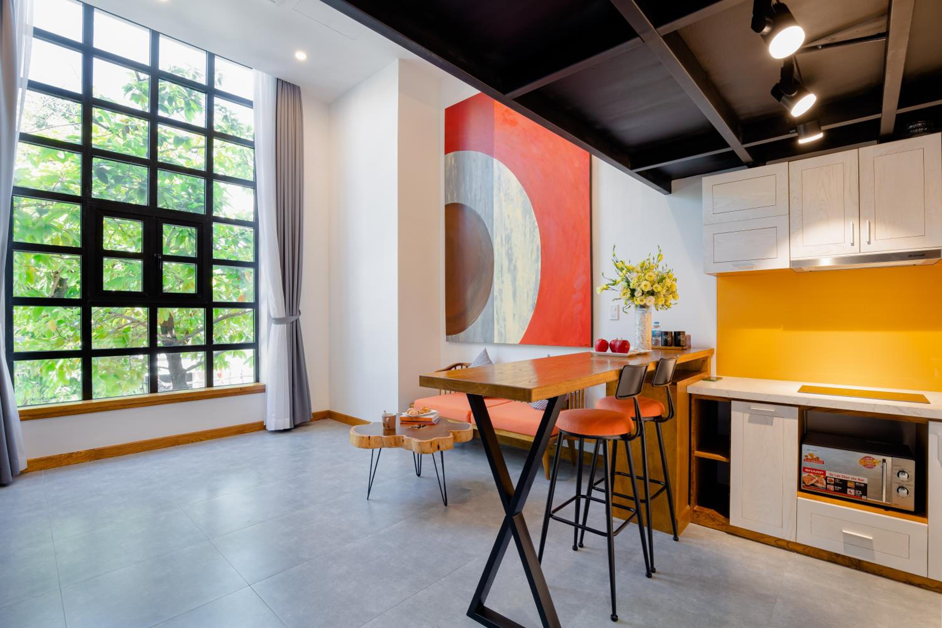 One-Bedroom Apartment - Photo 4