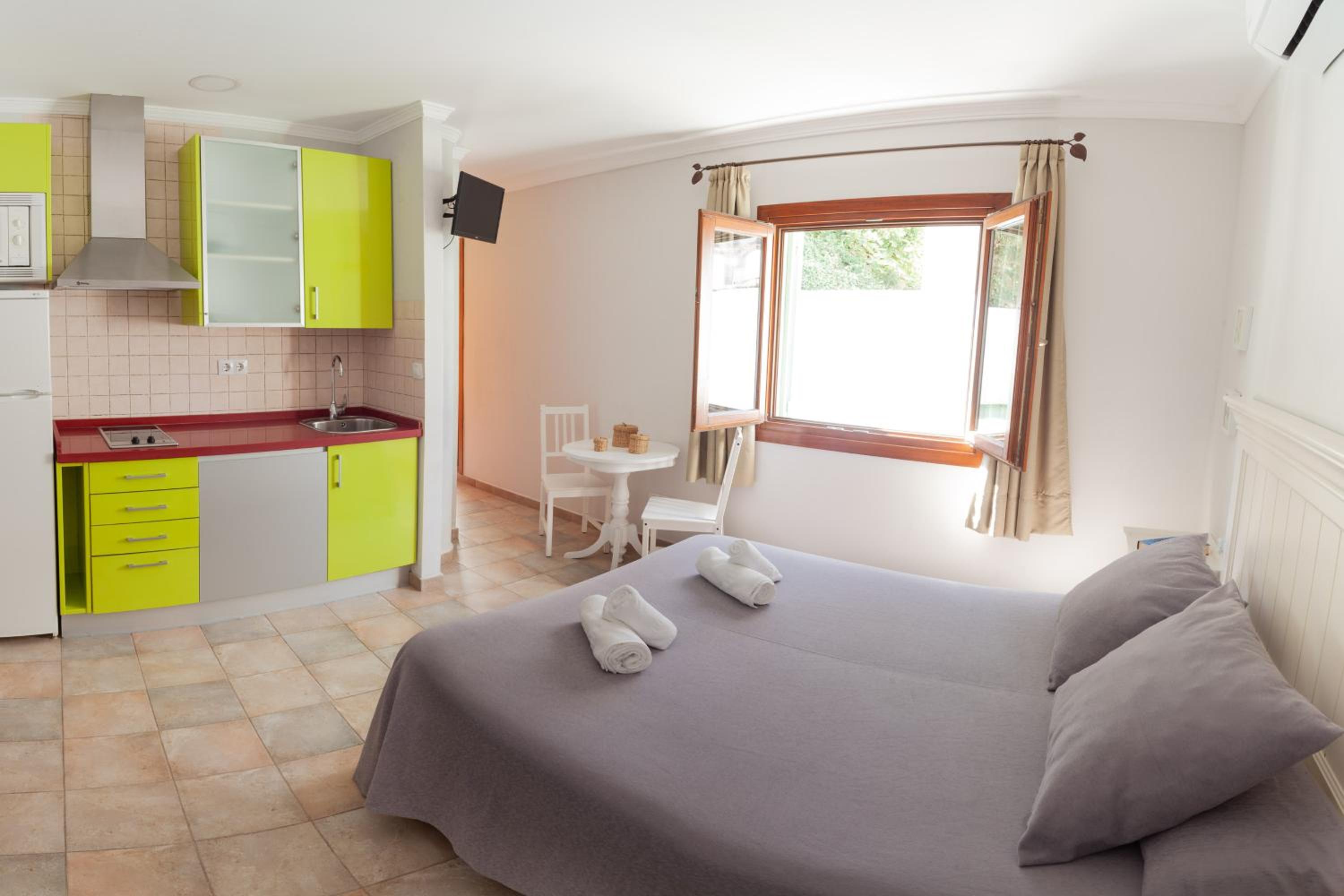 Estudio con terraza