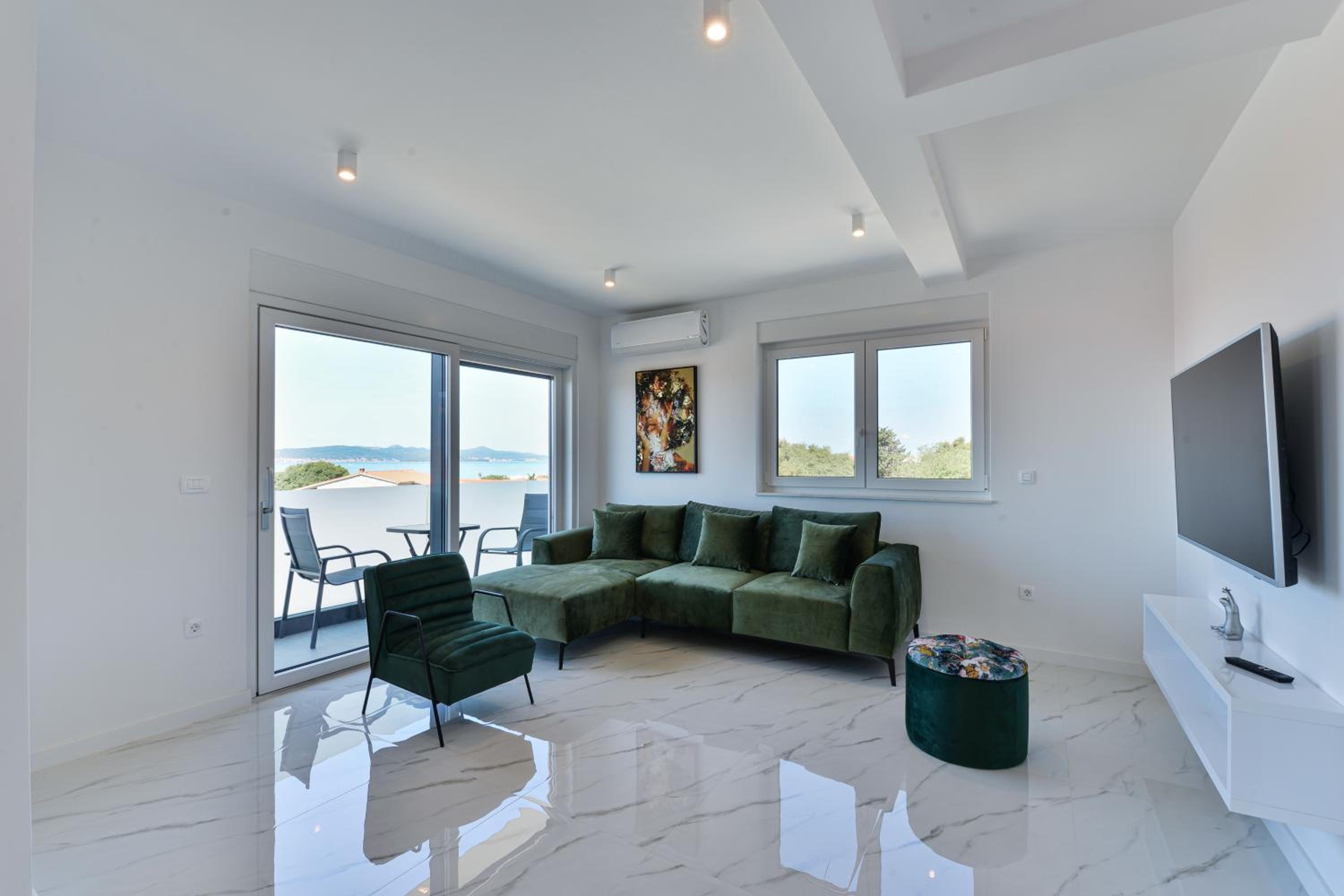 Three-Bedroom Apartment - High Floor photo 1