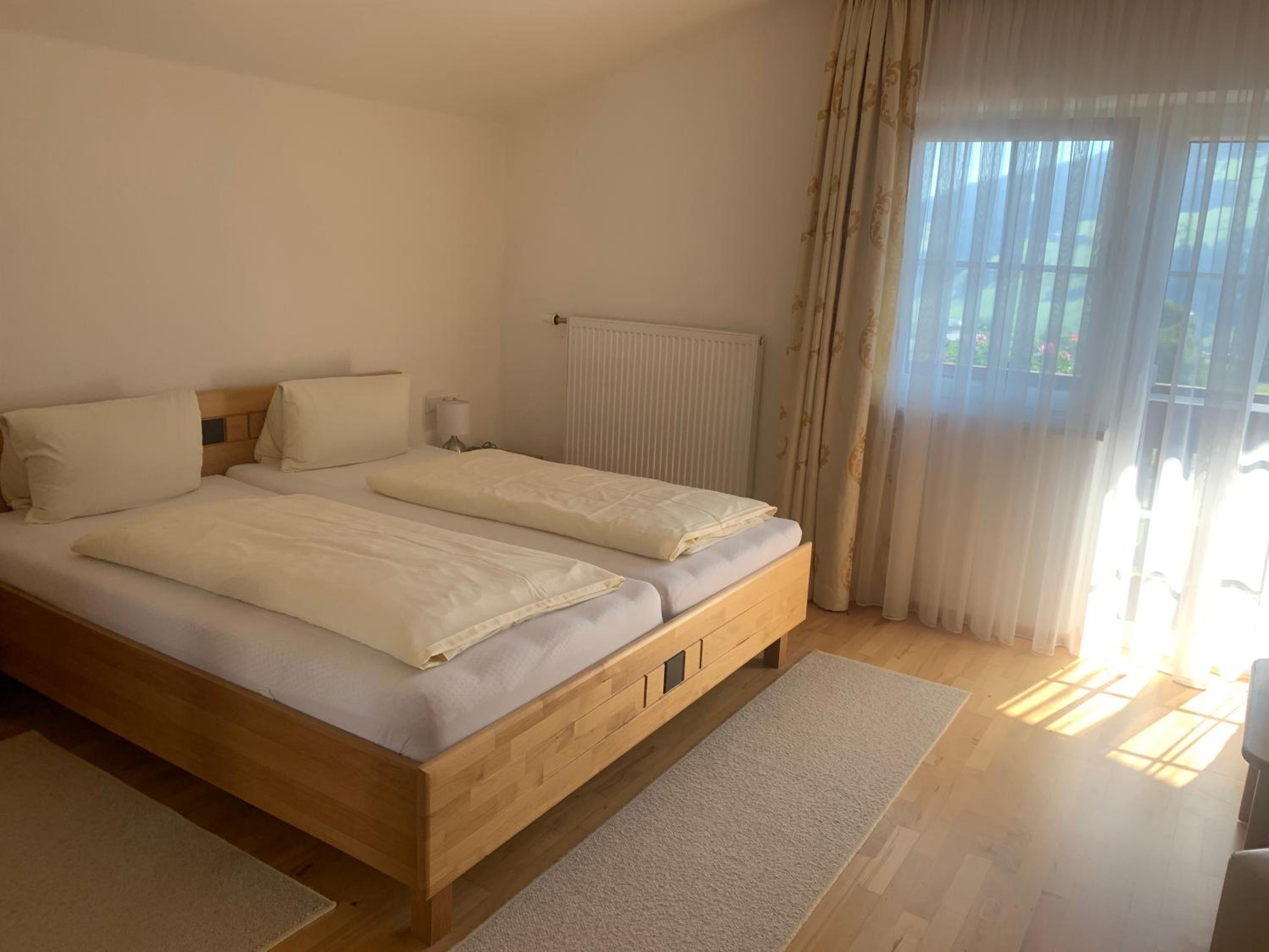 Double Room with Balcony - Photo 3