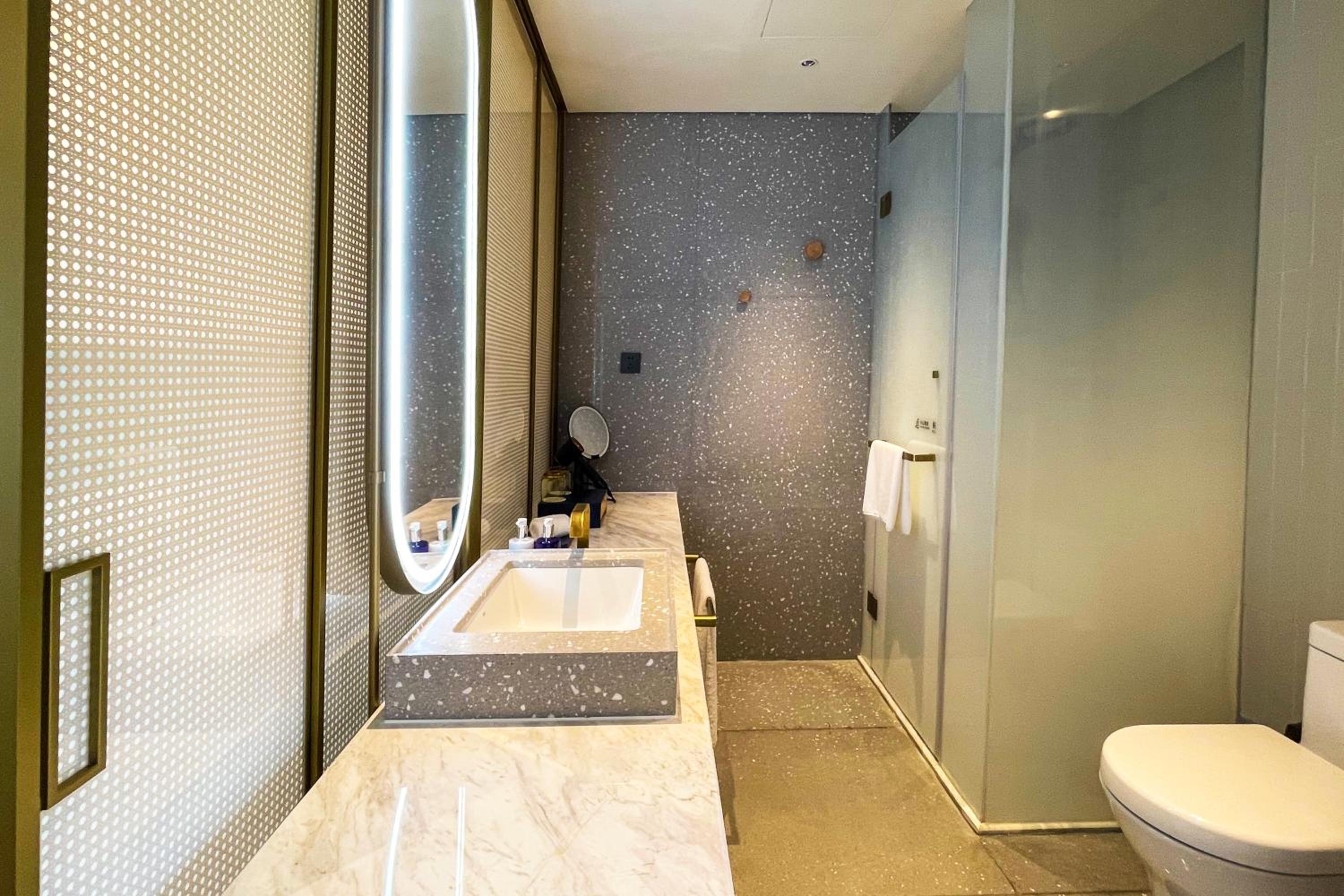 Standard Double Room with Two Double Beds and Courtyard View - Photo 2