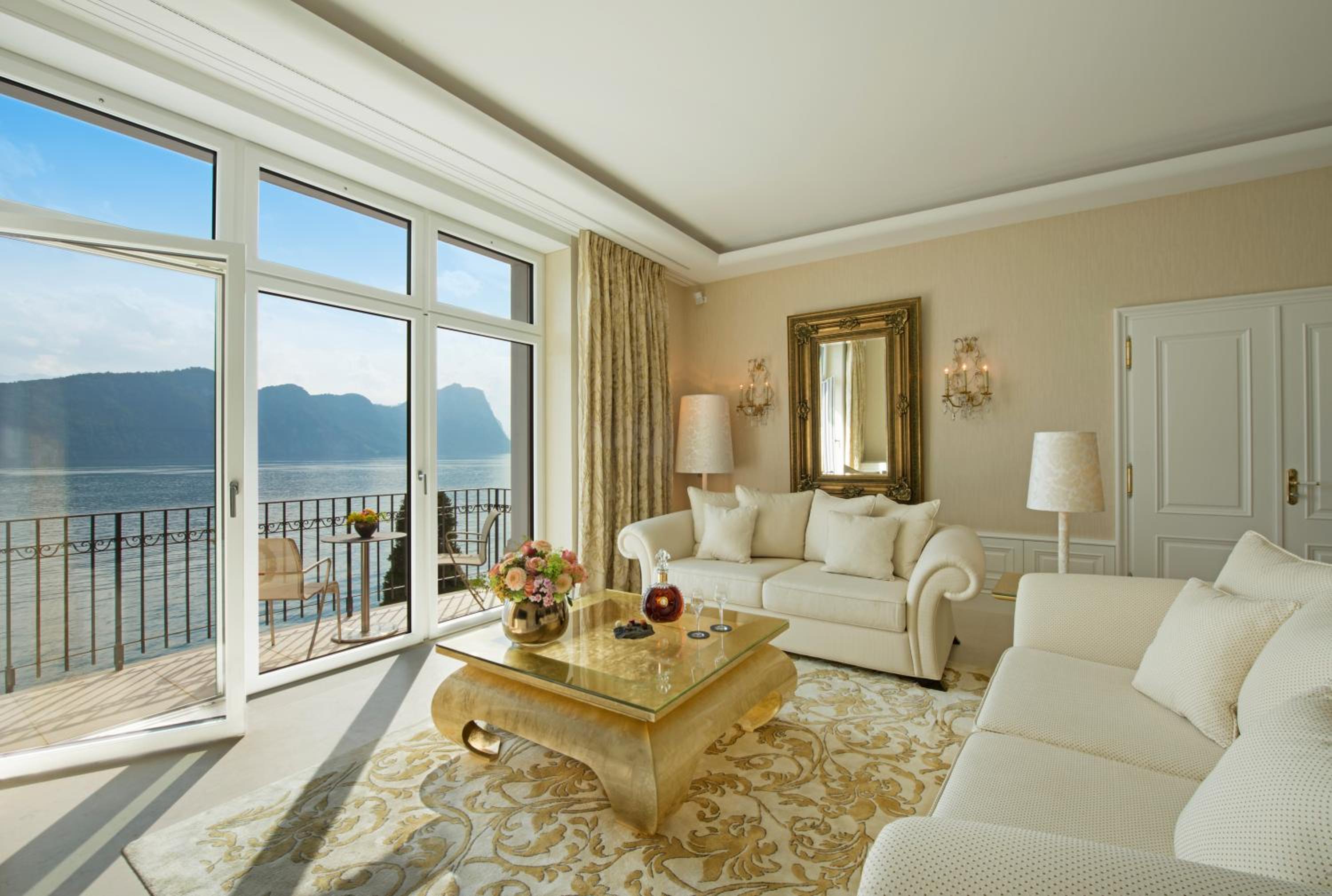 Deluxe Residence with Lake View - Photo 1