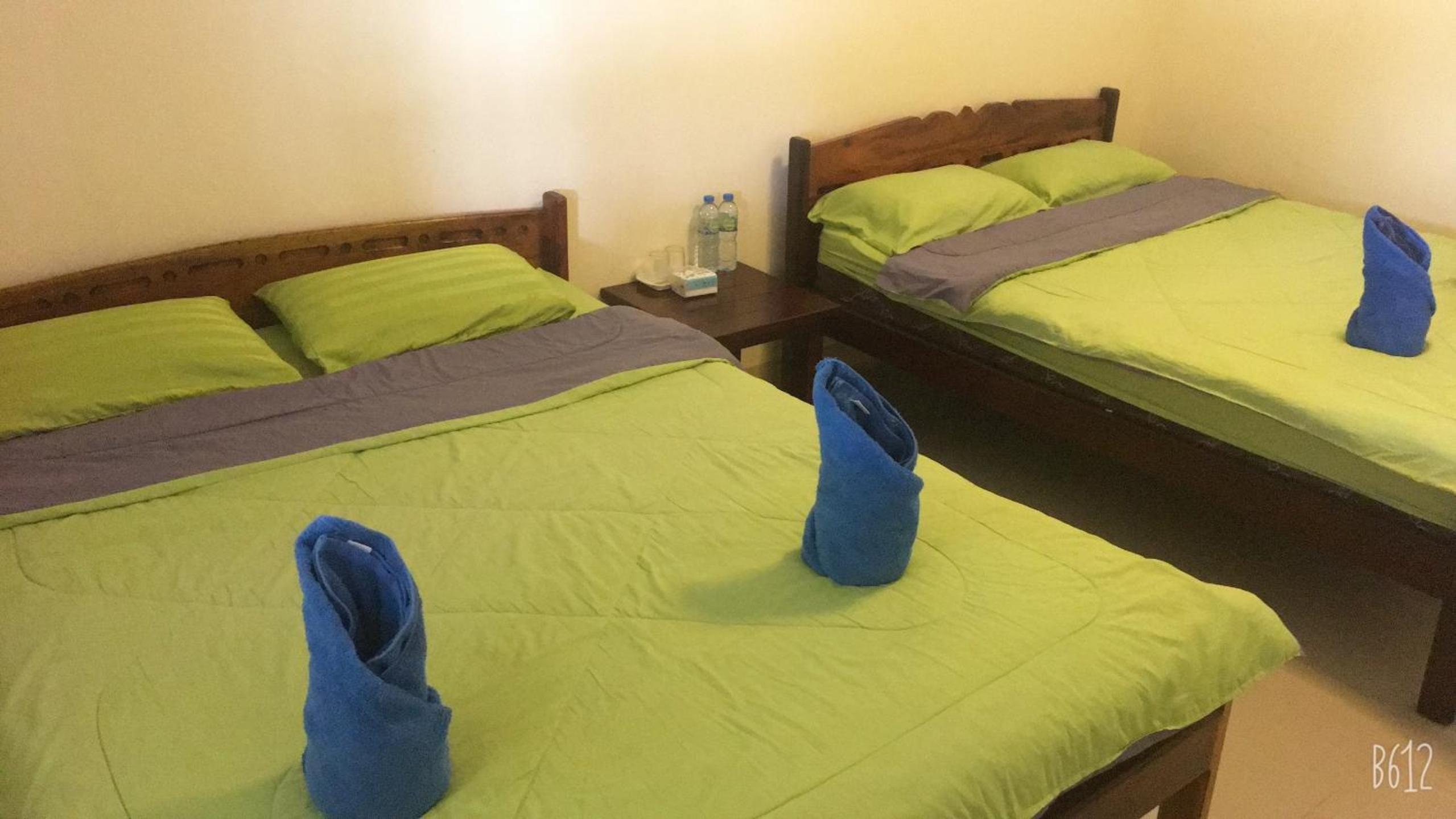 Quadruple Room with Private Bathroom - Photo 2