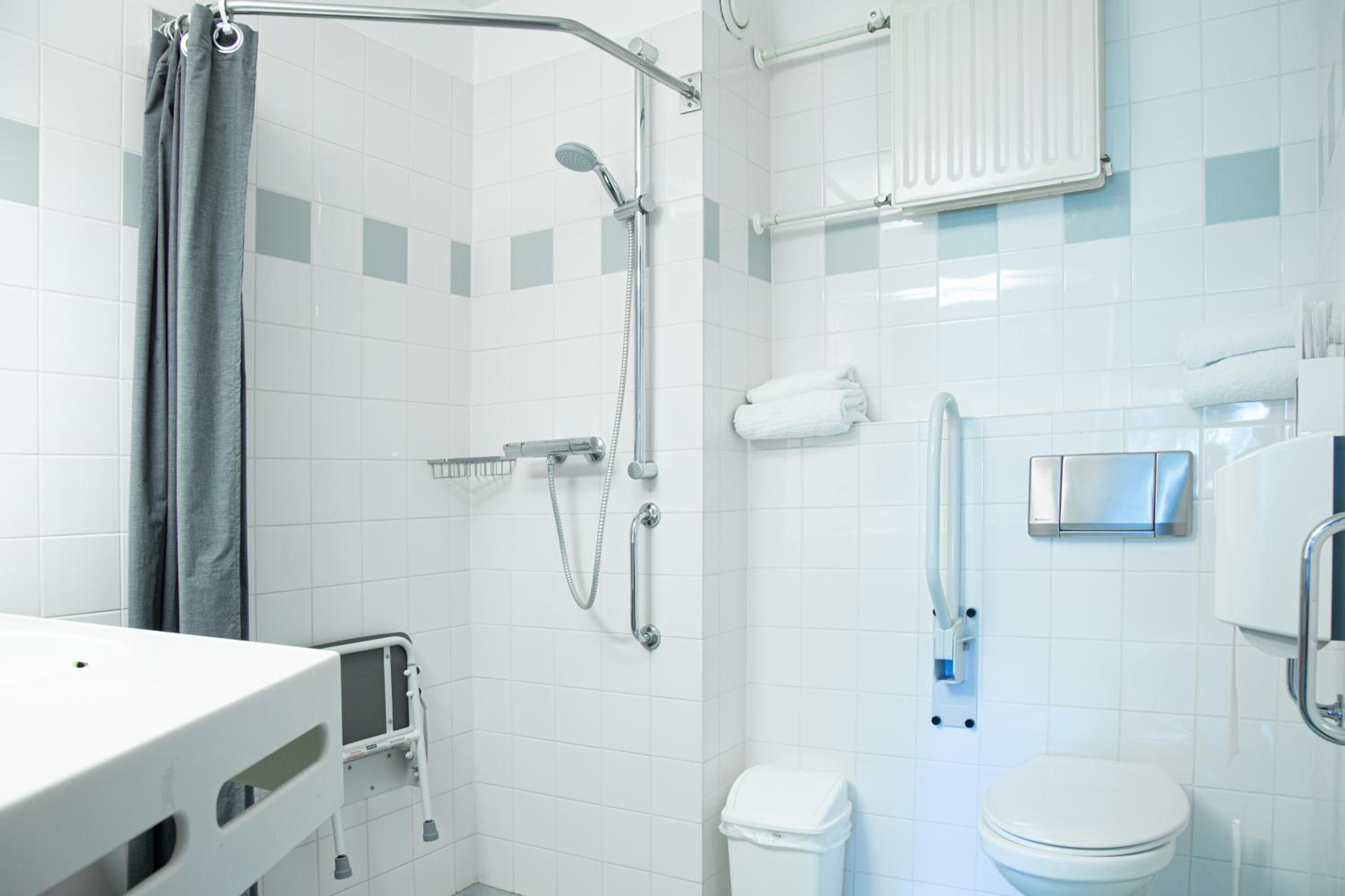 Standard Twin Room - Disability Access photo 2