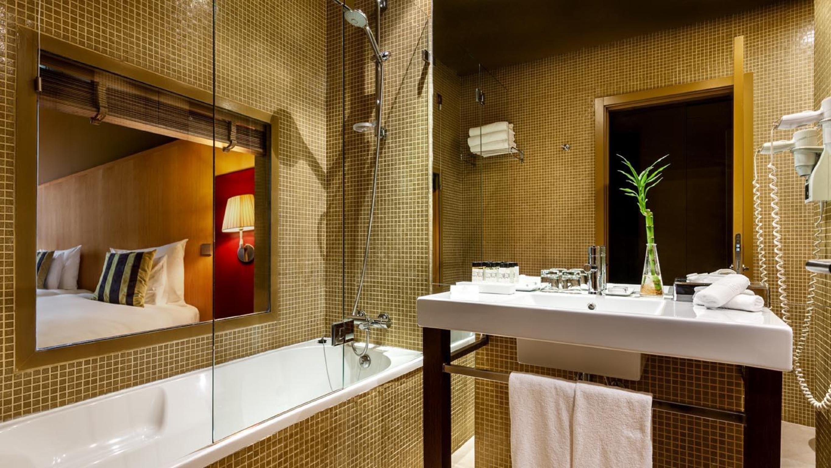 Superior Executive Double or Twin Room - Photo 4