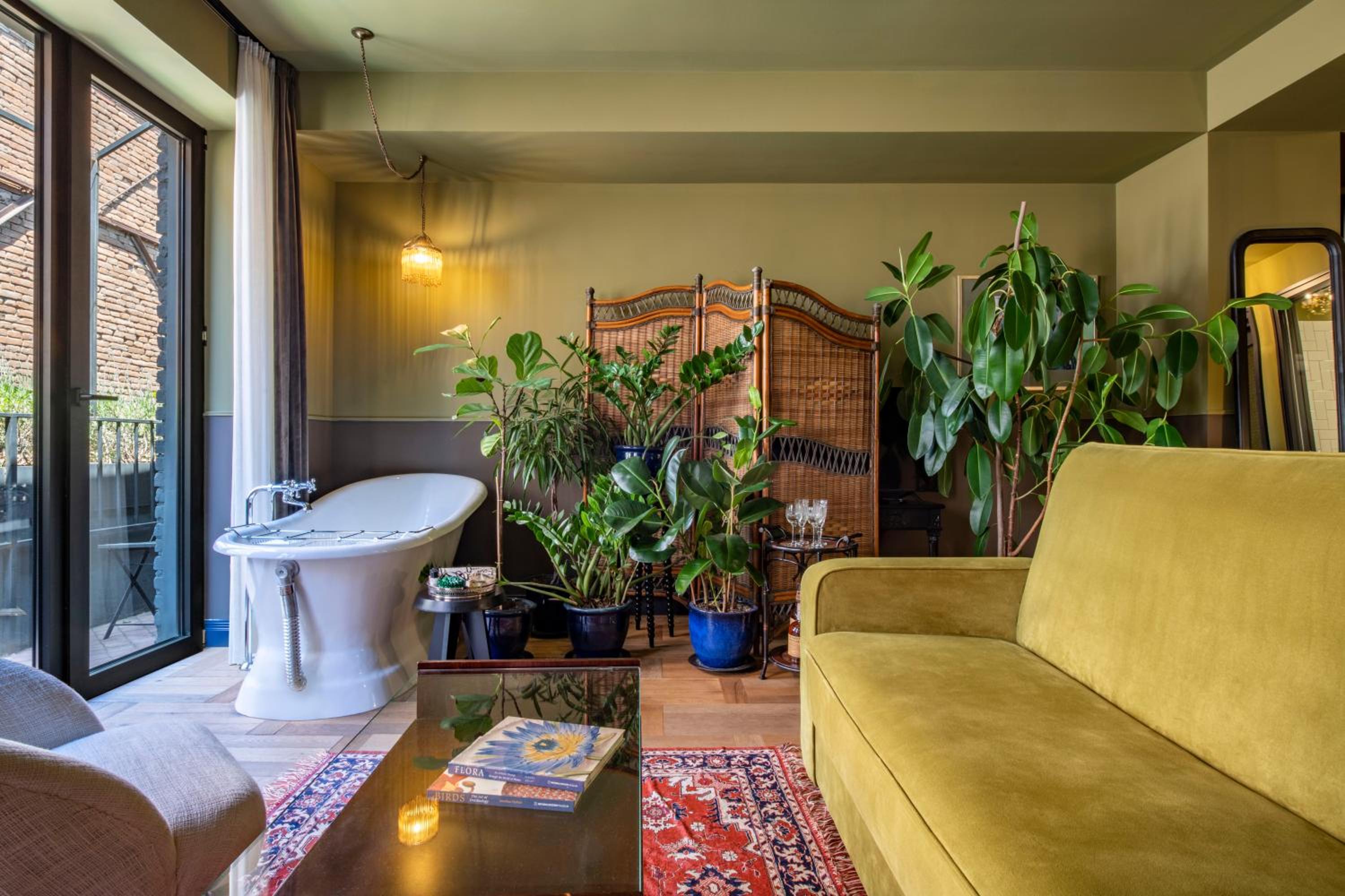 Suite with Hot Tub