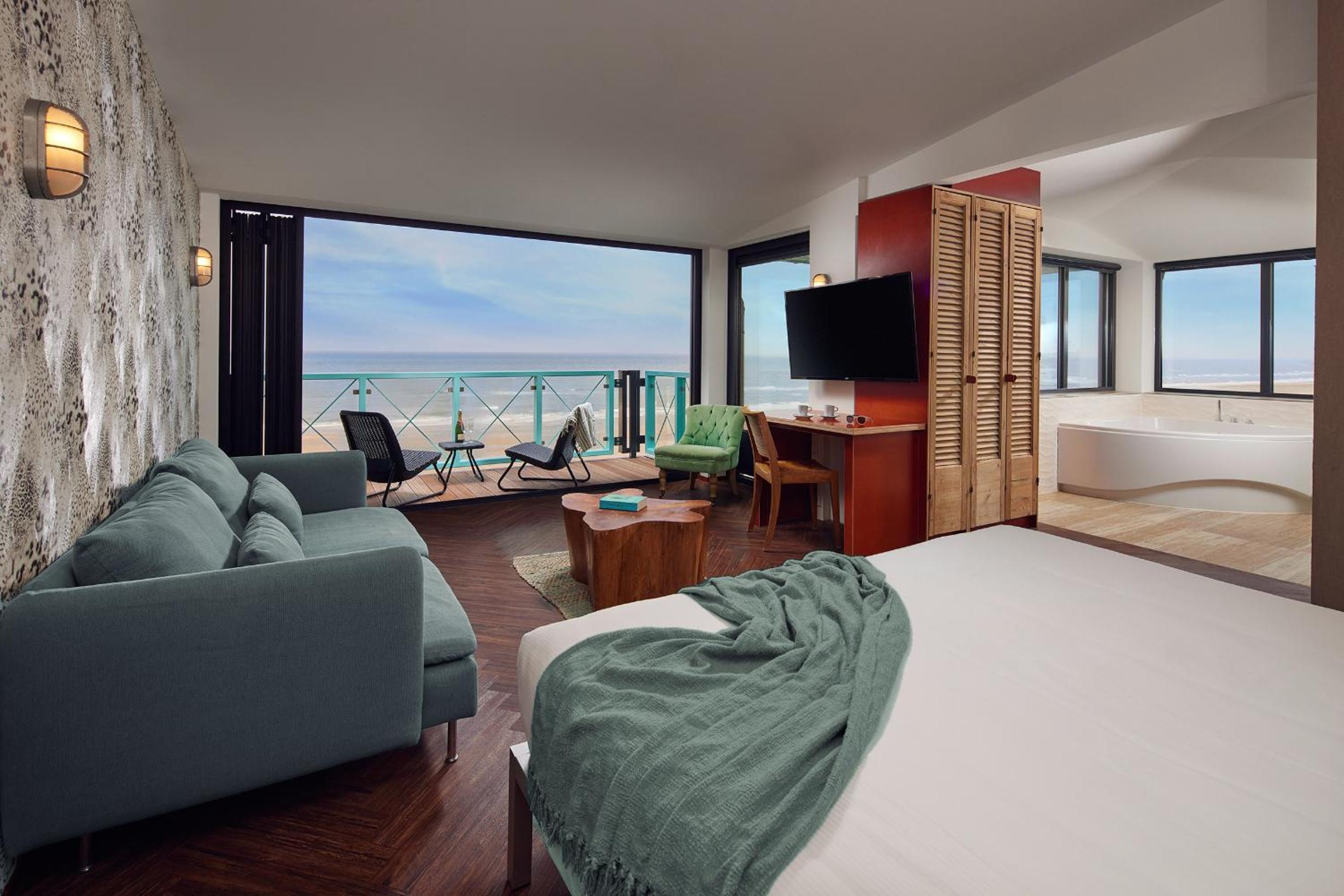 Deluxe Suite with Sea View