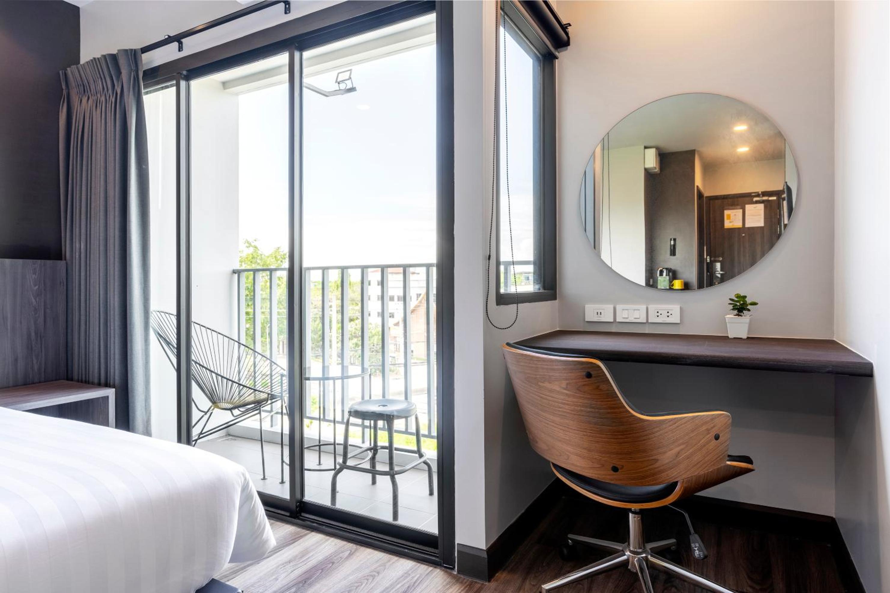 Double Room with Balcony - Photo 9