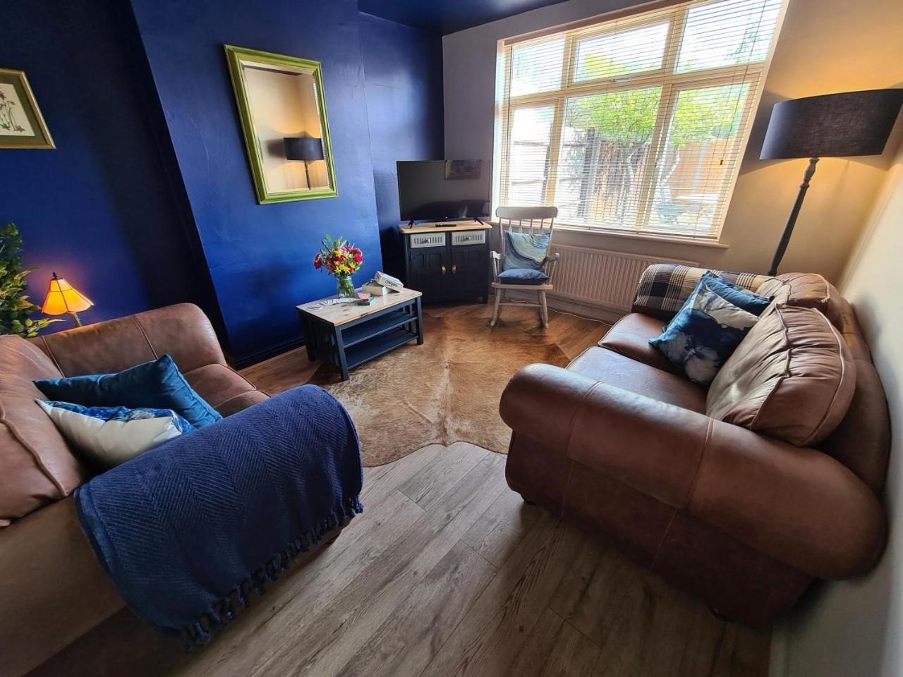 Three-Bedroom House photo 2