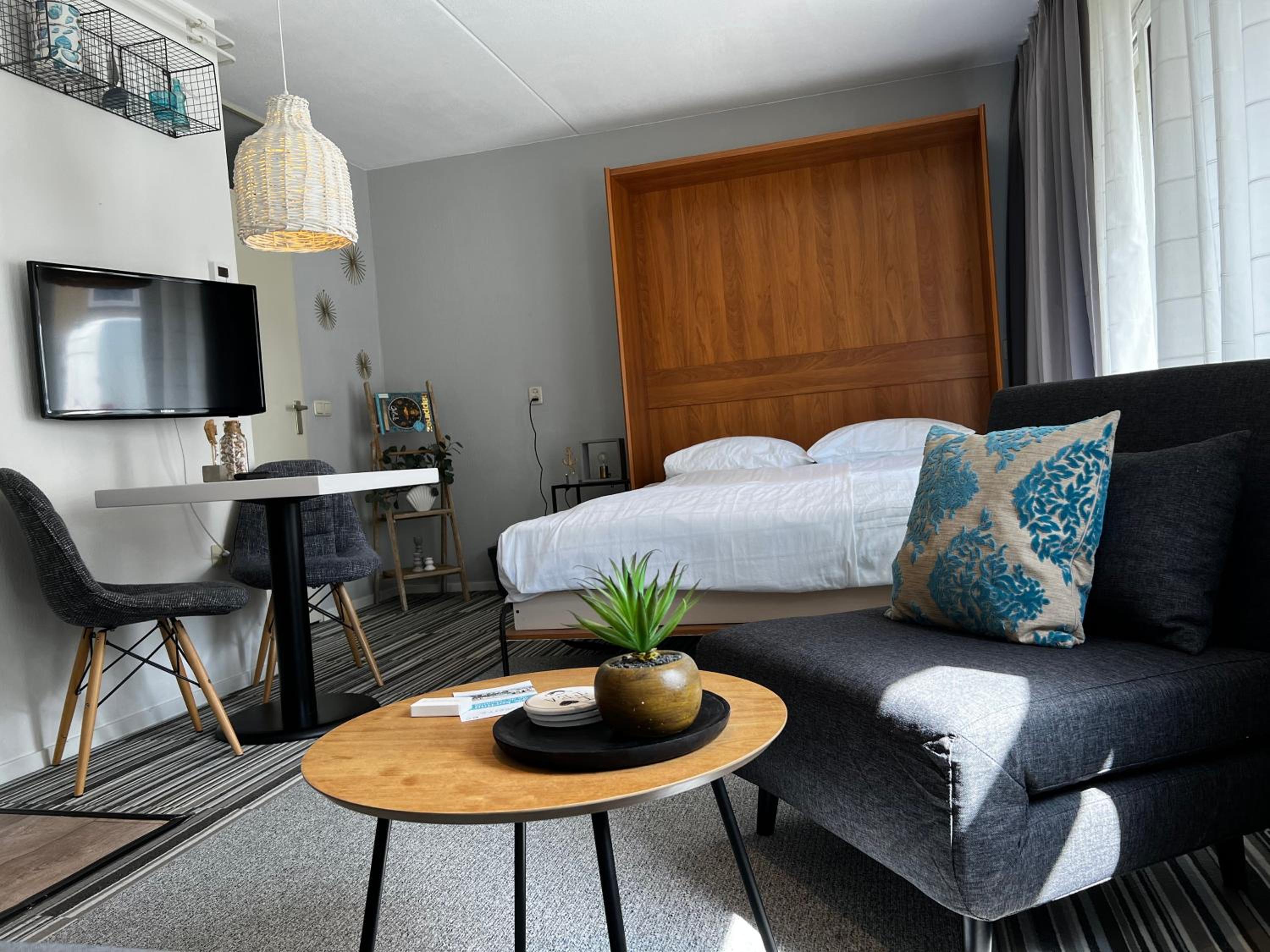 Apartment with Terrace - Photo 14