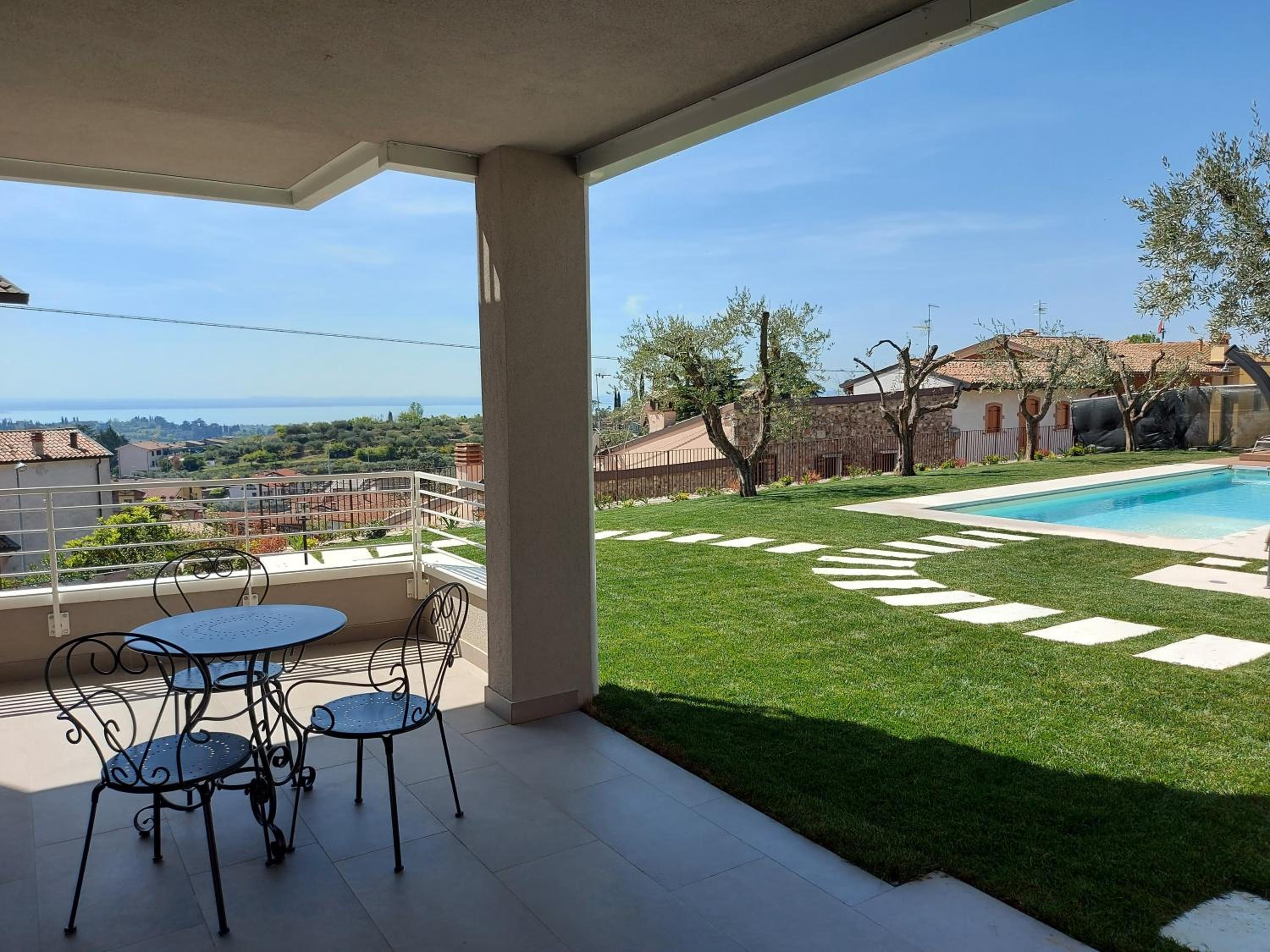 Suite with Pool View - Photo 9