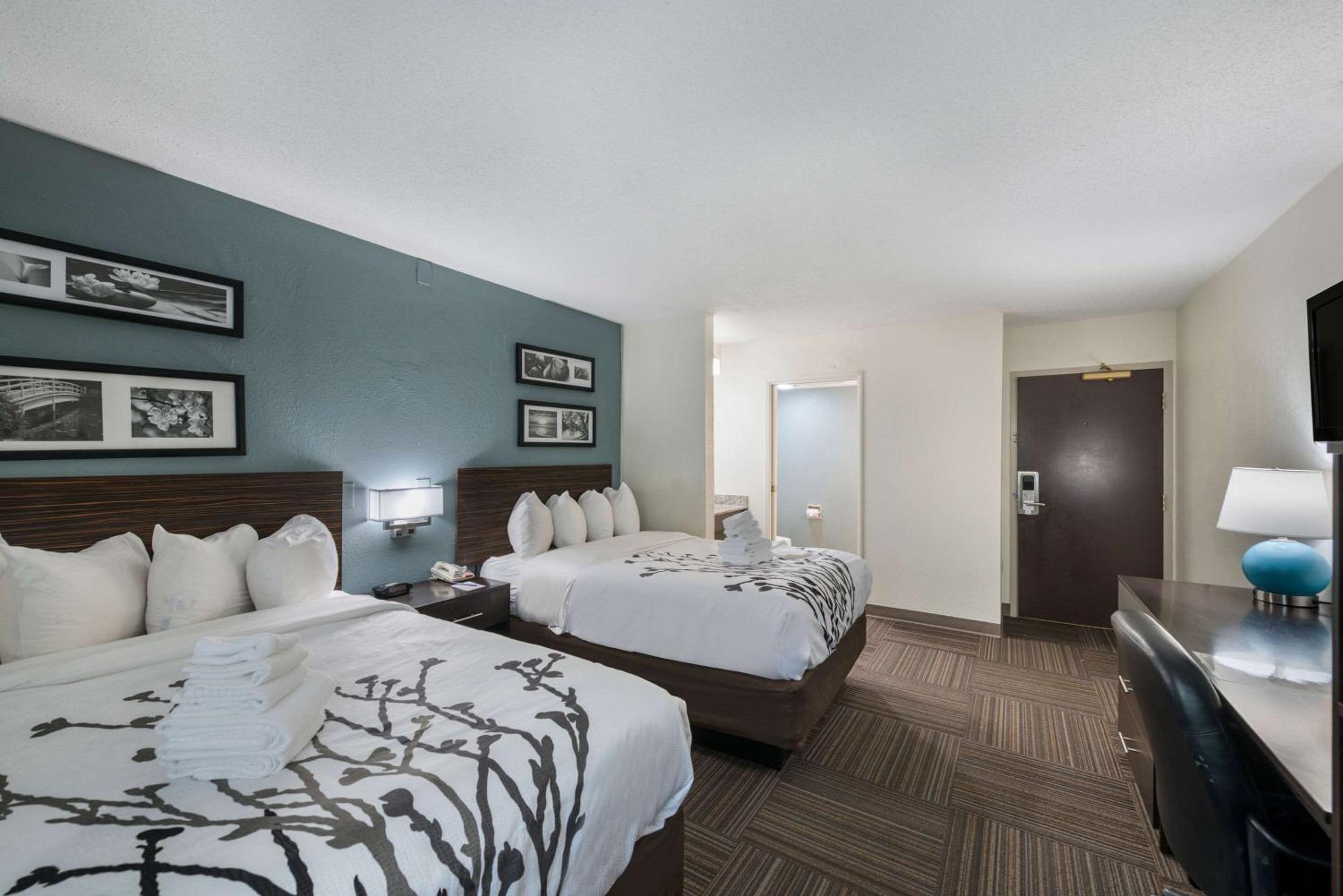 Double Room with Two Double Beds - Non-Smoking - Photo 4