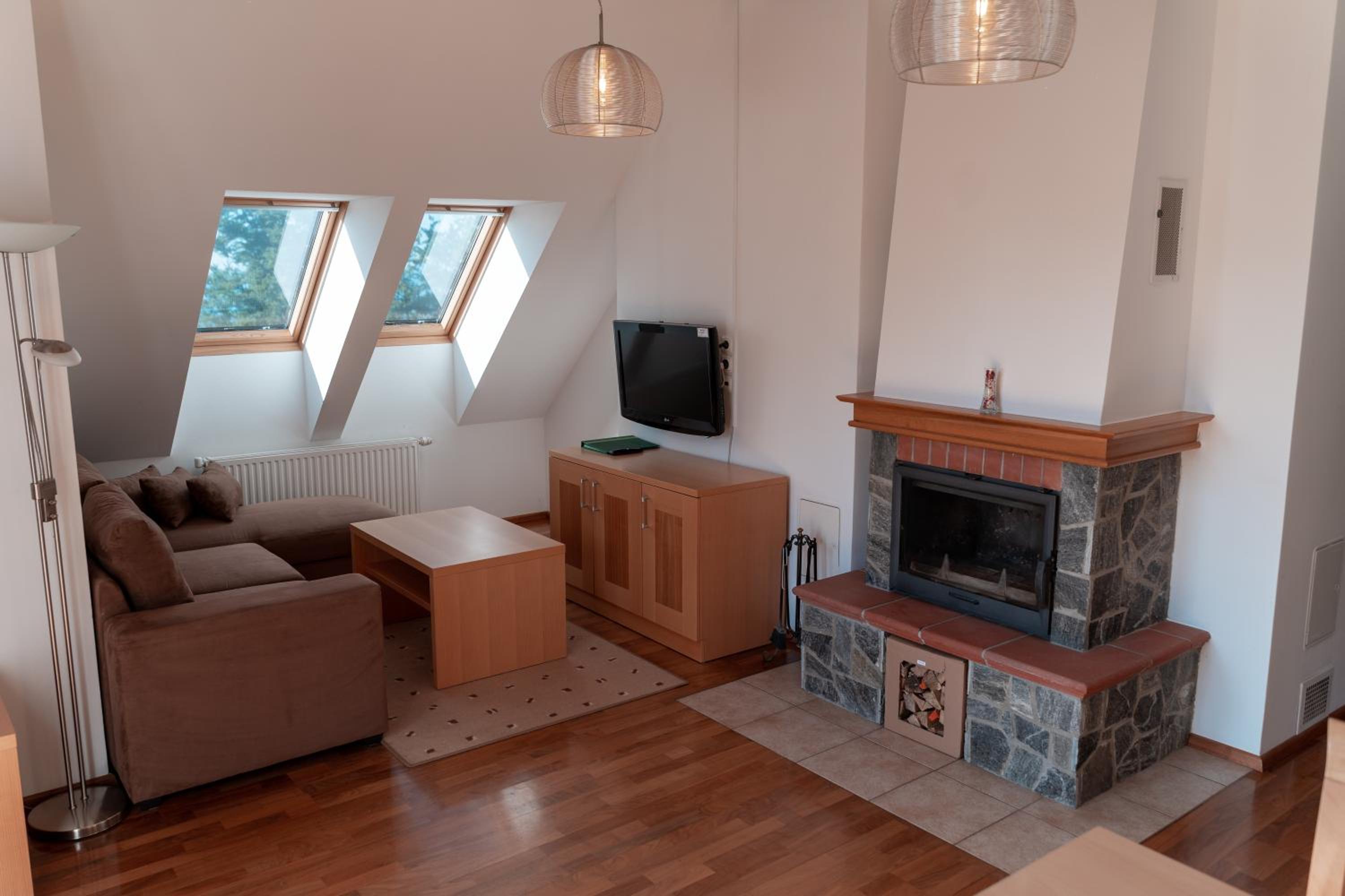 Deluxe One-Bedroom Apartment with Balcony photo 1