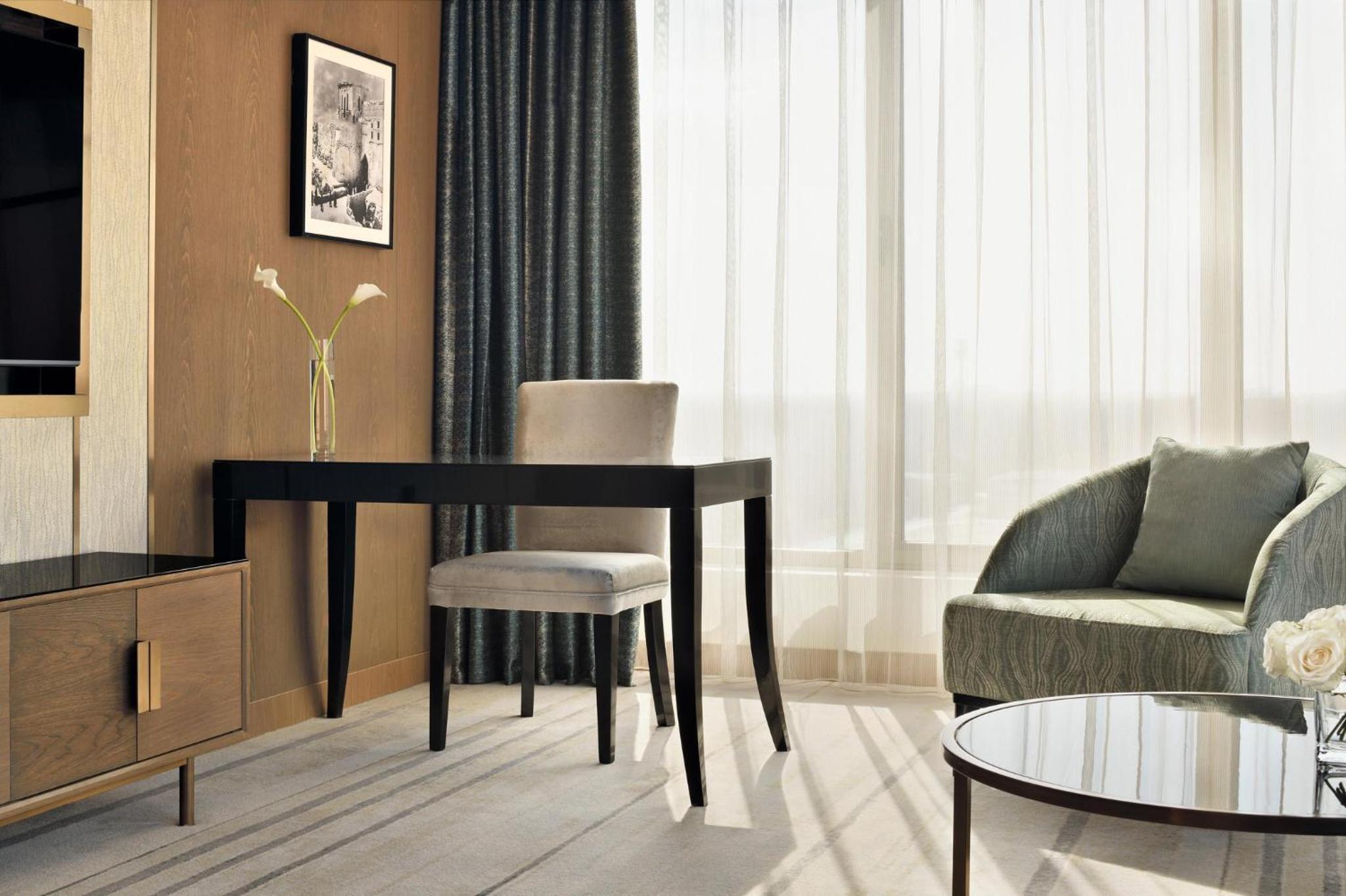 One-Bedroom Suite - Photo 7
