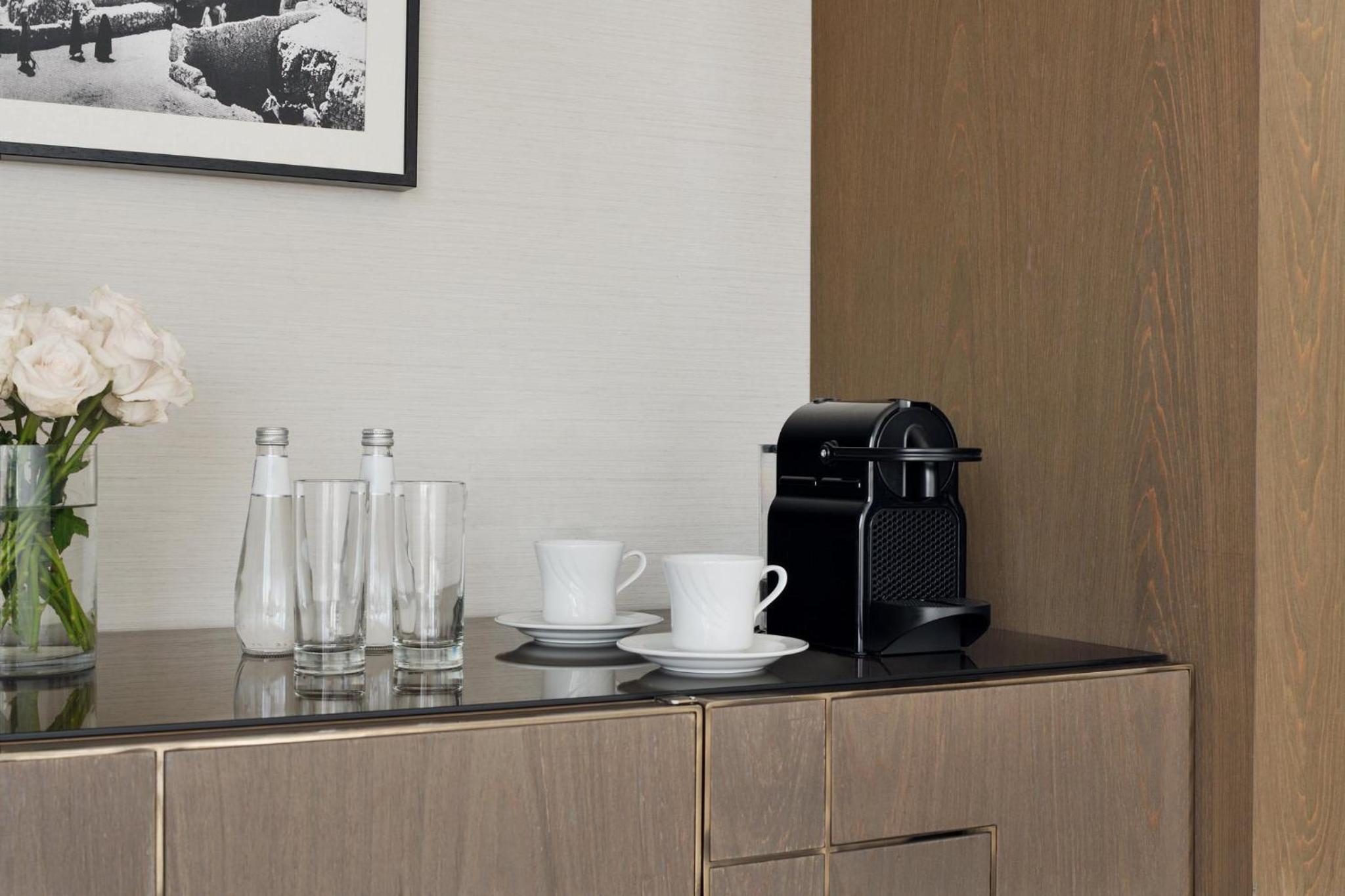 Executive Suite - Photo 3