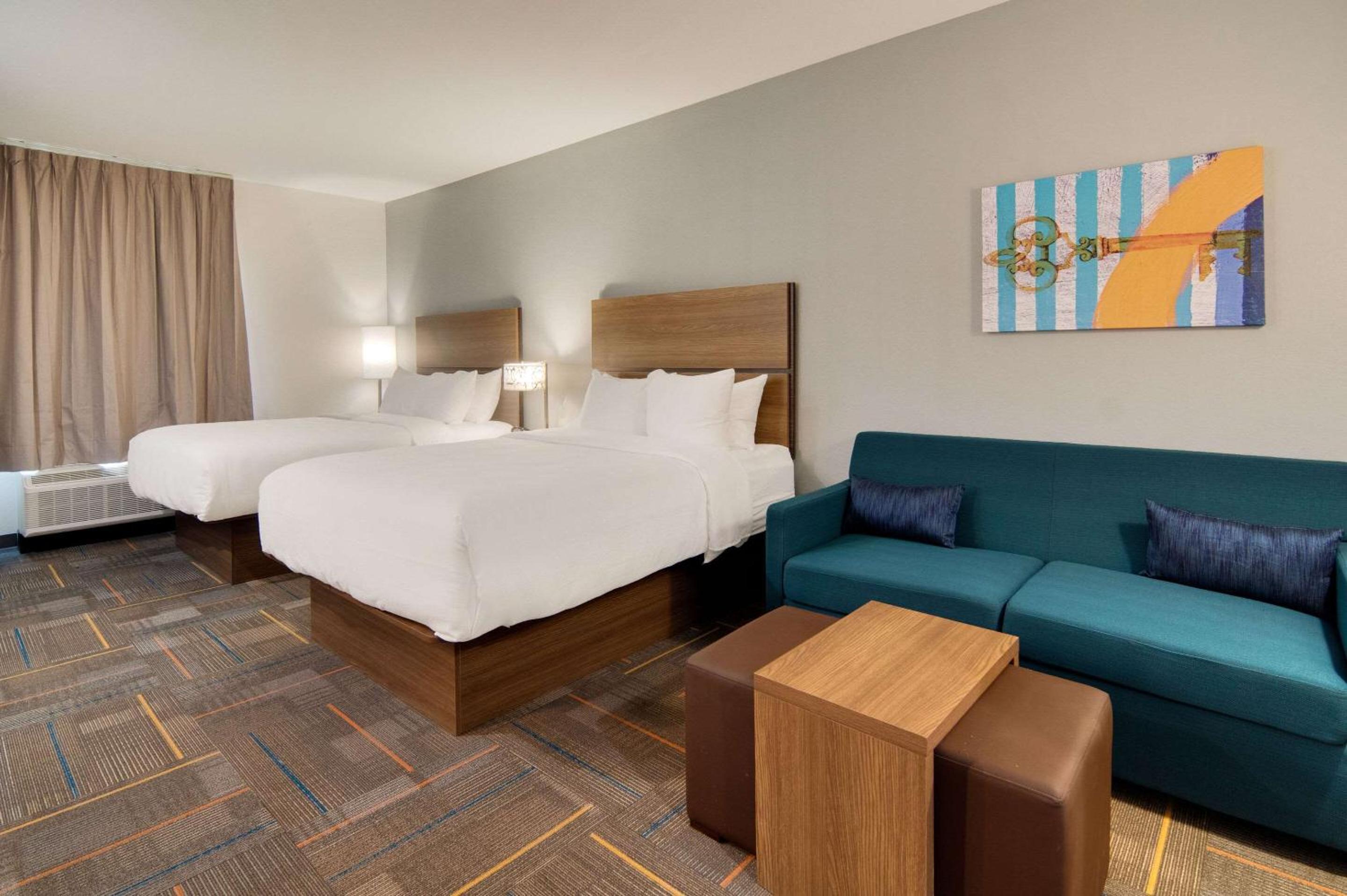 Queen Room with Two Queen Beds - Disability Access - Photo 1