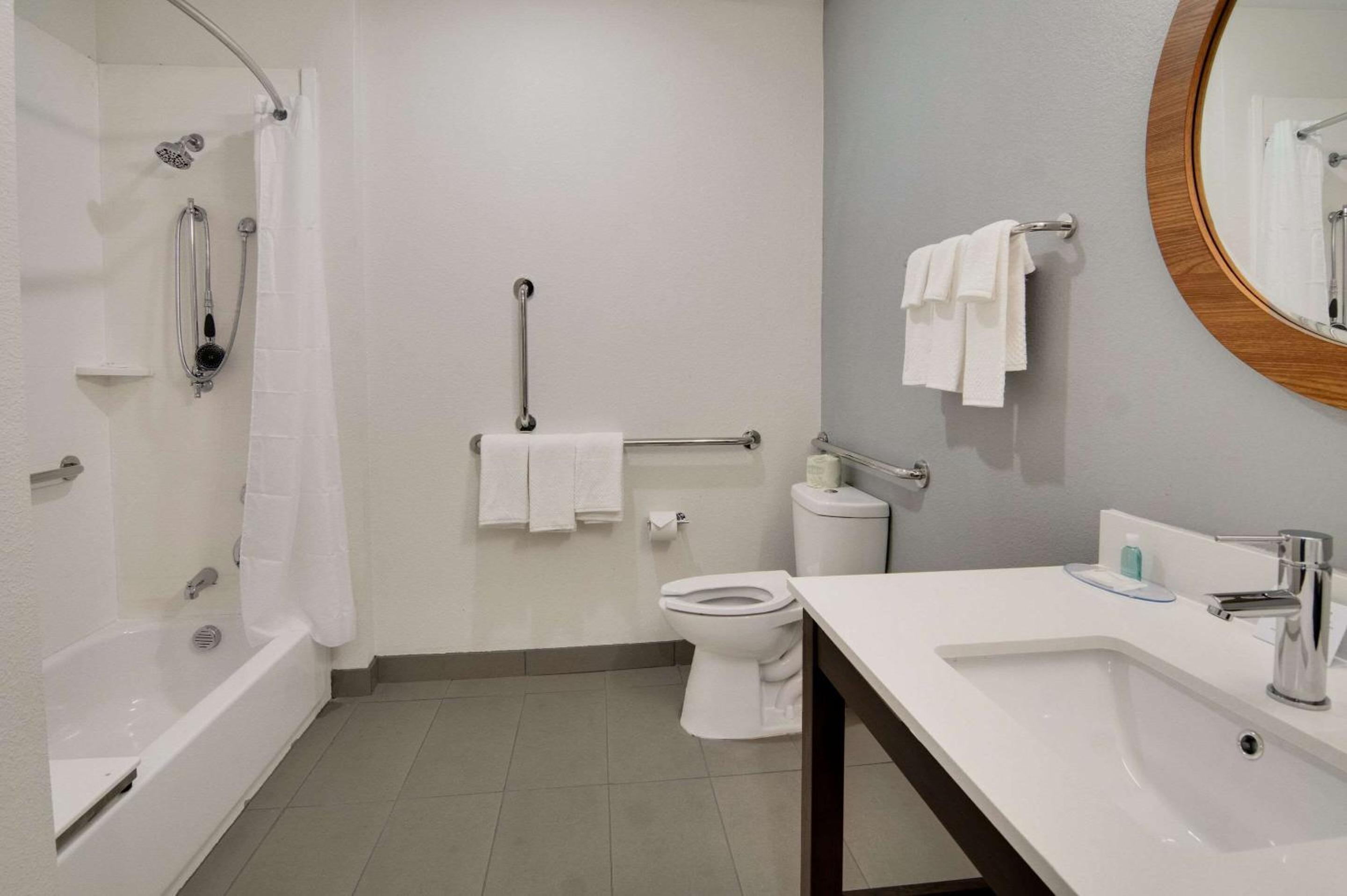 King Room - Disability Access - Photo 10